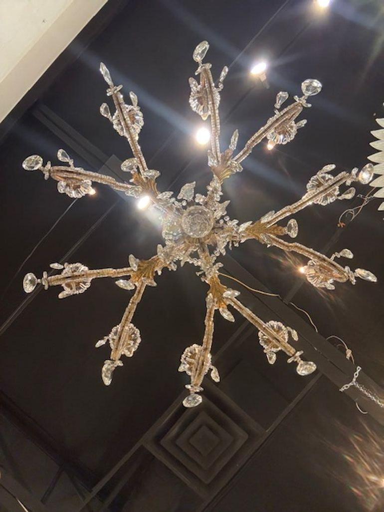 Lampadario d'epoca francese Maison Bagues in ferro dorato e cristallo In condizioni buone in vendita a Dallas, TX