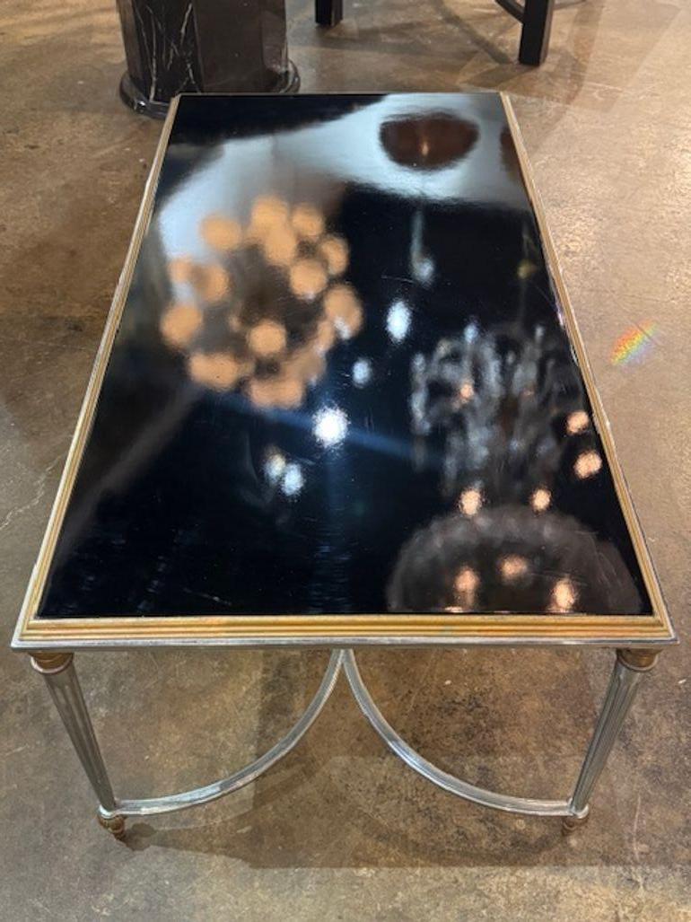 Mesa baja francesa vintage Maison Jansen de acero, latón y cristal negro en Bueno estado para la venta en Dallas, TX
