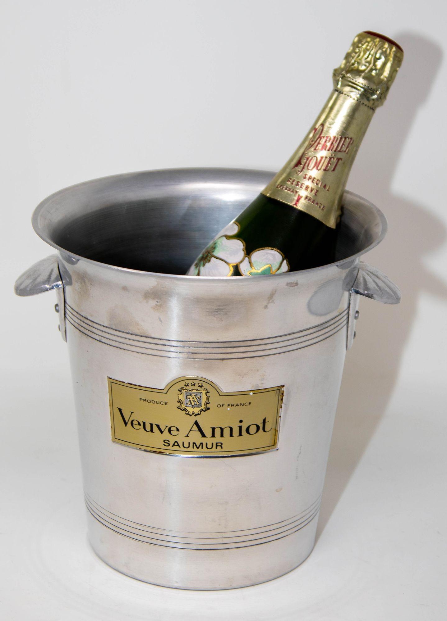 An aluminum 1950s champagne ice bucket cooler Maison Veuve Amiot Saumur manufactured in France.
Great mid-century French Vintage Maison Veuve Amiot Champagne Bucket.
Vintage French handmade stainless steel aluminum champagne bucket with the original