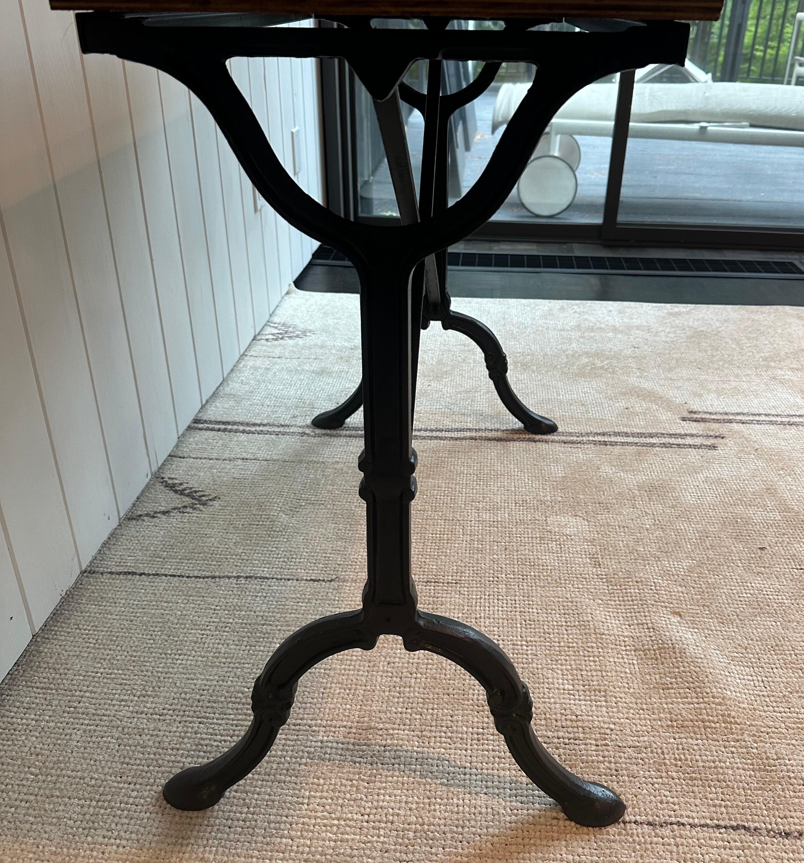 Vintage Französisch Marmorplatte Bistro Tisch (20. Jahrhundert) im Angebot