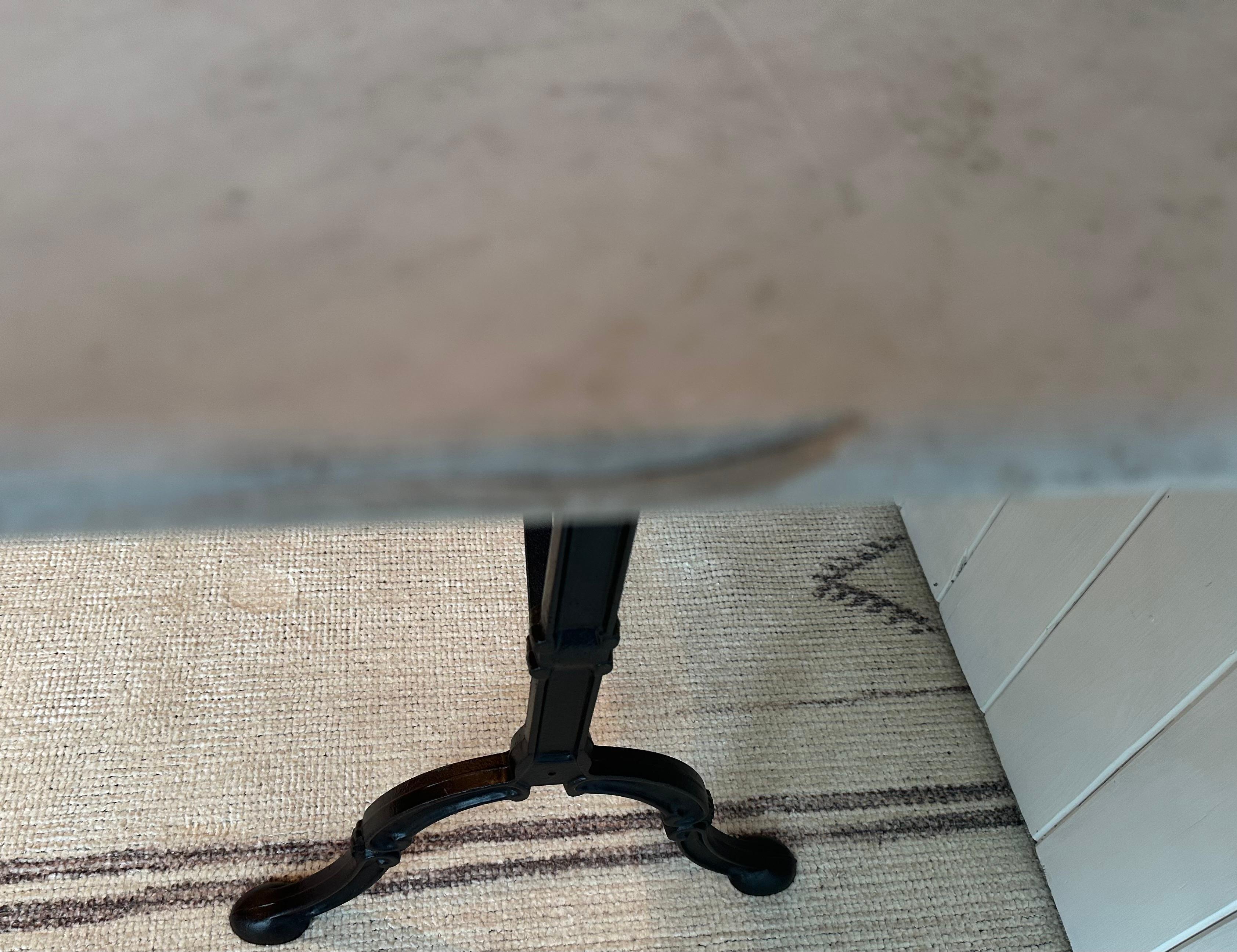 Vintage Französisch Marmorplatte Bistro Tisch im Angebot 1