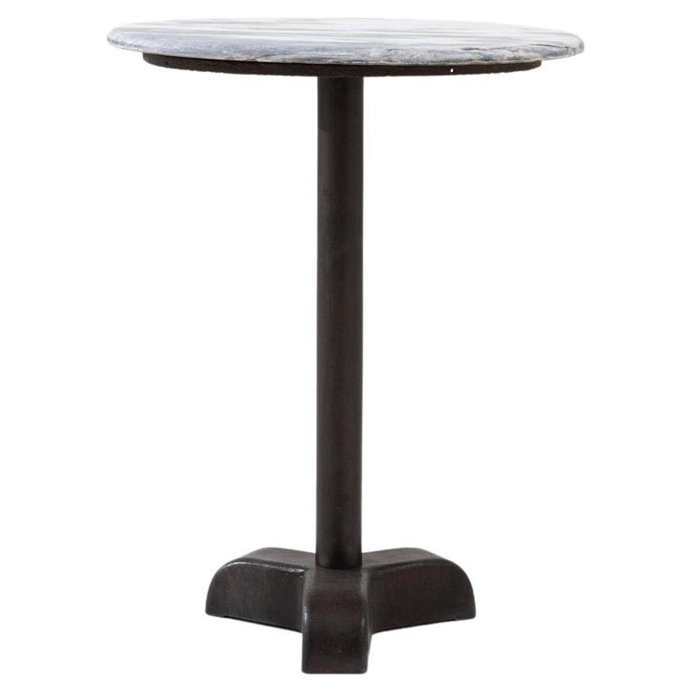 Table de bistrot française vintage à plateau en marbre En vente sur 1stDibs