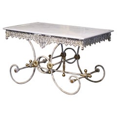 Table de boucherie française vintage en fer peint et laiton pour pâtisserie