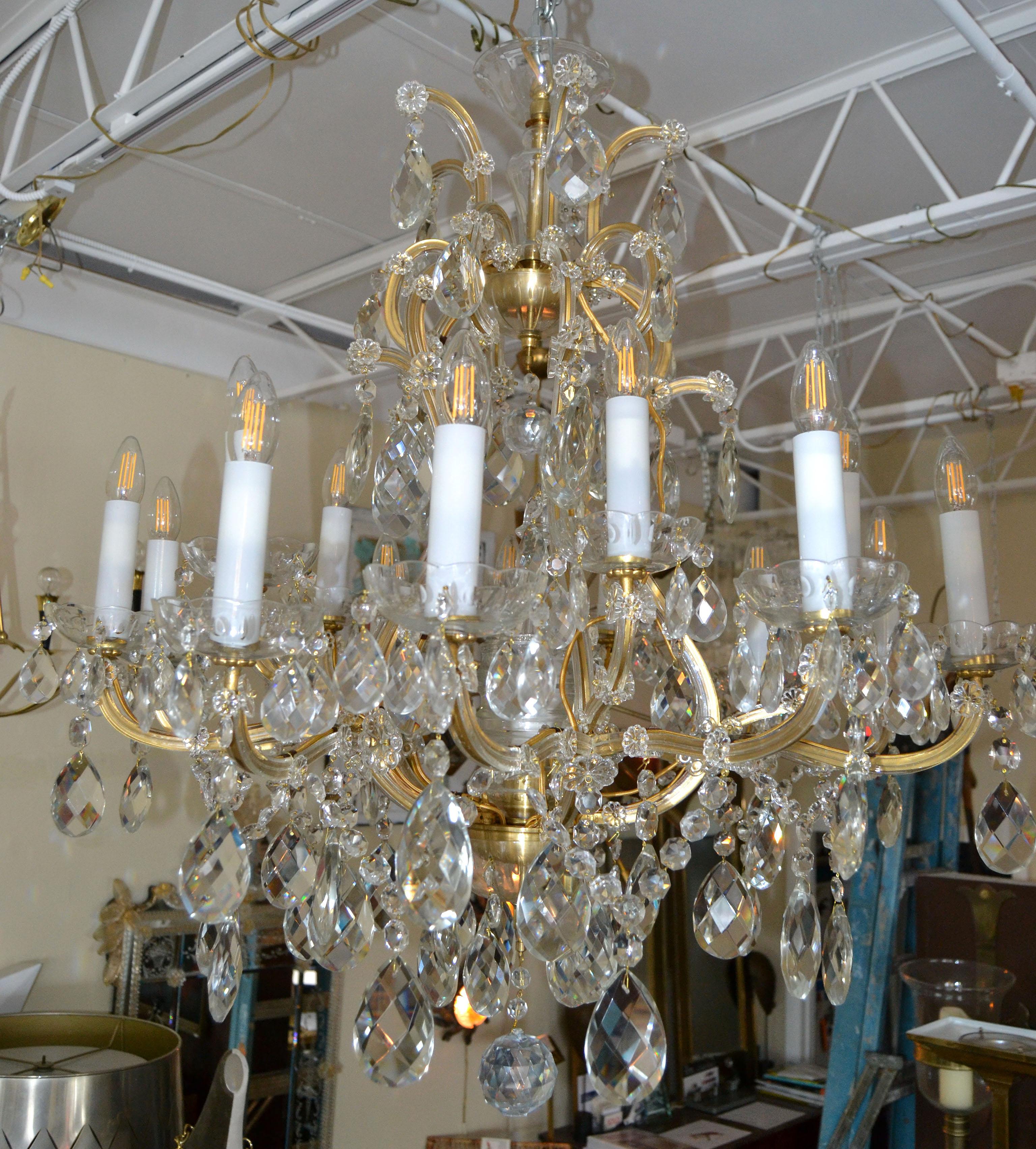 Mid-20th Century Vintage Maria Theresa 16-Light Faceted Crystal & Gilt Metal Chandelier  For Sale