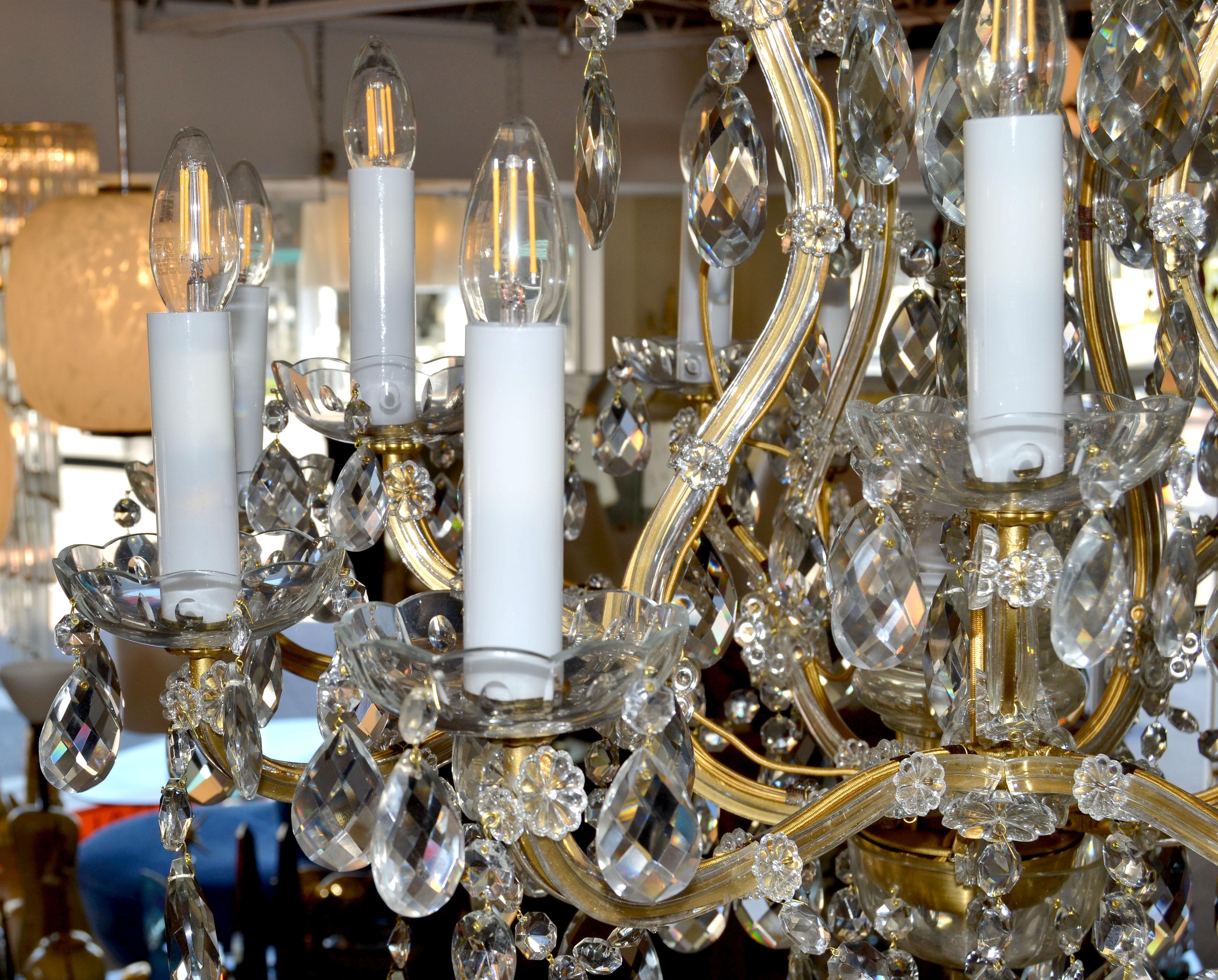 Vintage Maria Theresa 16-Light Faceted Crystal & Gilt Metal Chandelier  In Good Condition For Sale In Miami, FL