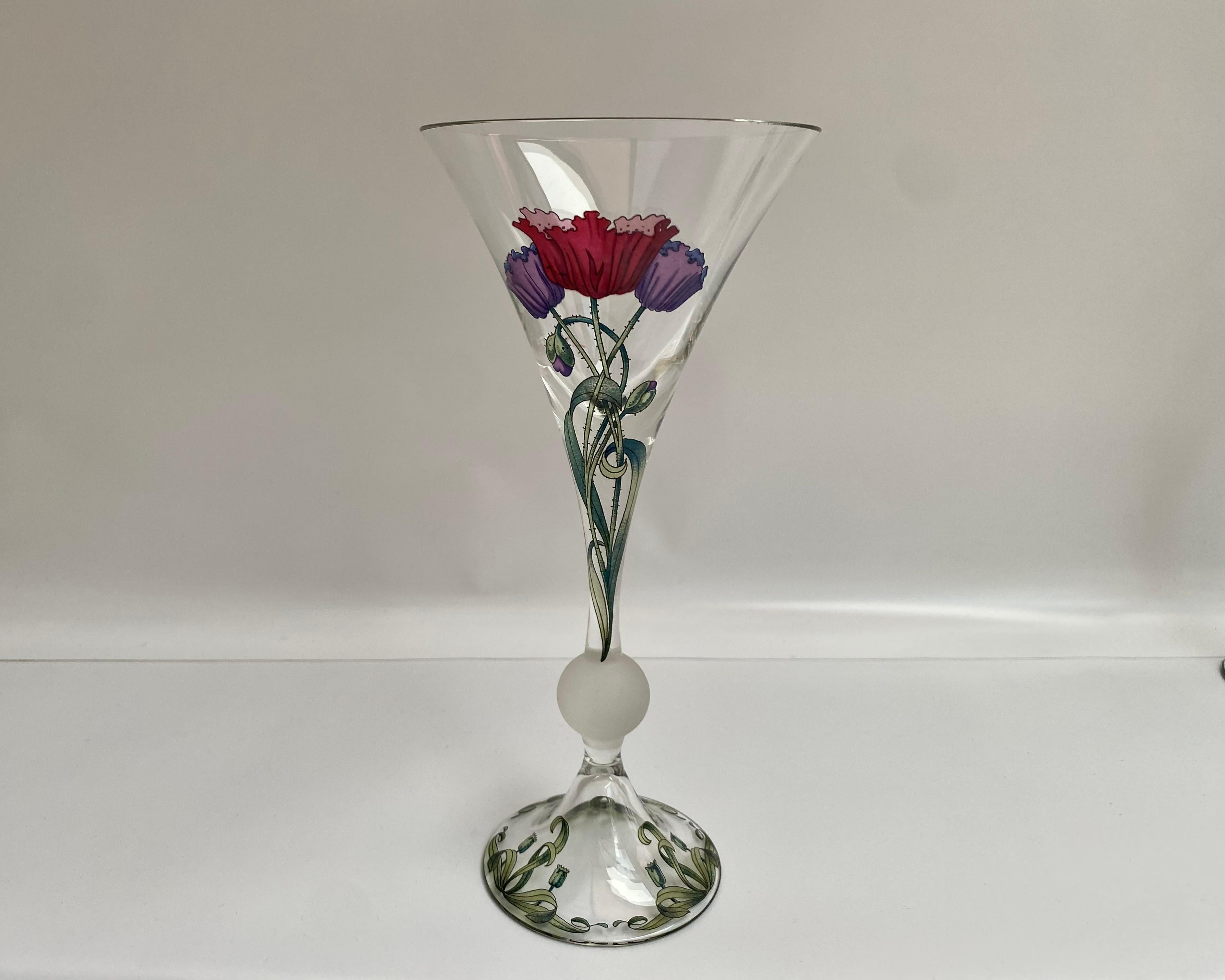Set di 6 squisiti bicchieri da Martini vintage, circa anni '70, realizzati in Francia.

Ogni bicchiere presenta un bellissimo disegno di un bouquet di papaveri ed è pronto ad aggiungere un tocco vintage al tuo bar.

Godetevi l'opportunità di