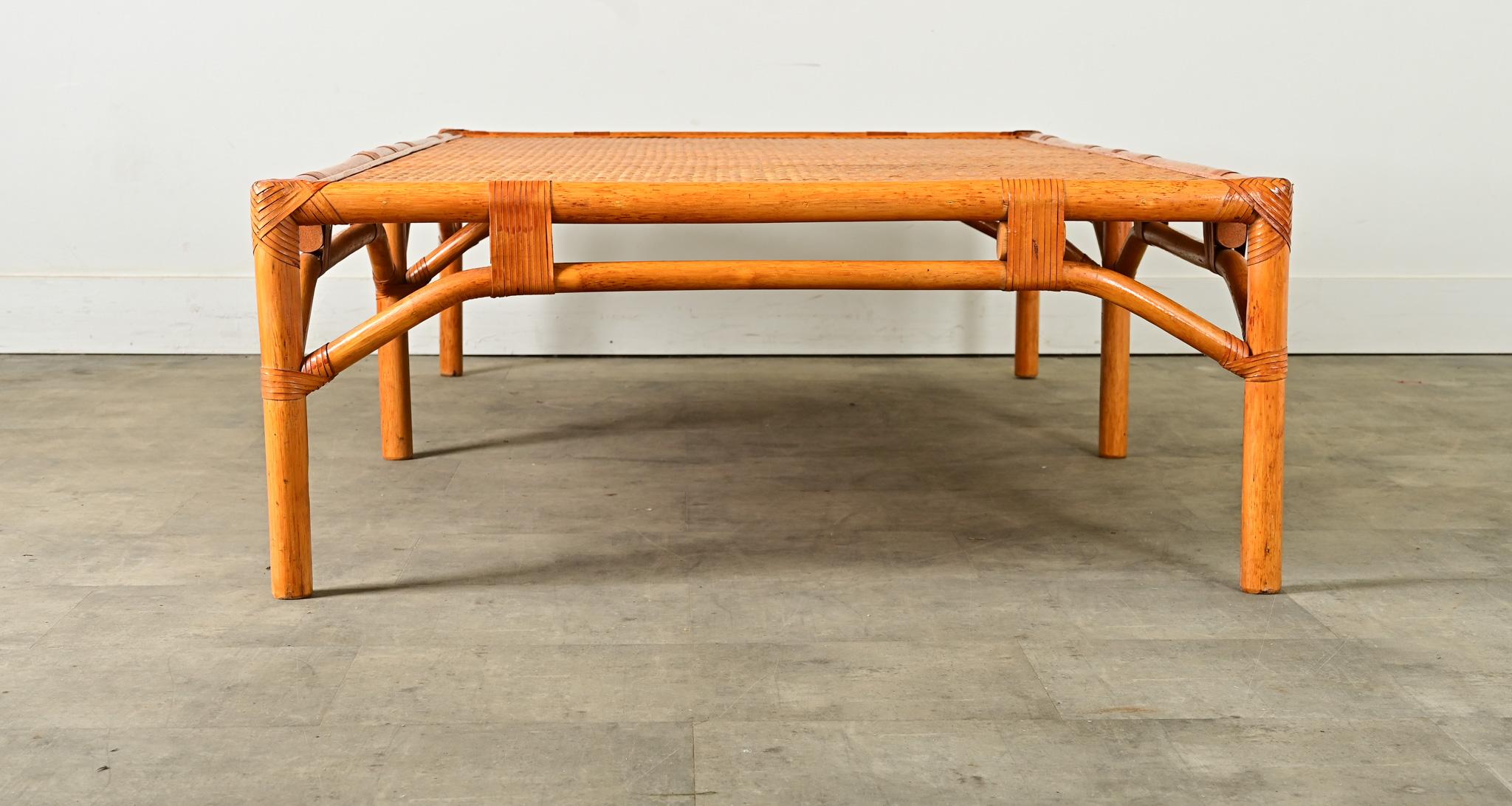 Rotin Table basse française massive en rotin en vente
