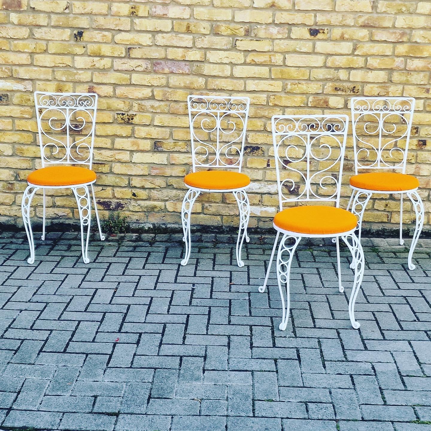 Mid-Century Modern Vintage French Metal Garden Table and Chairs/Garden Patio Table and Chair Set For Sale