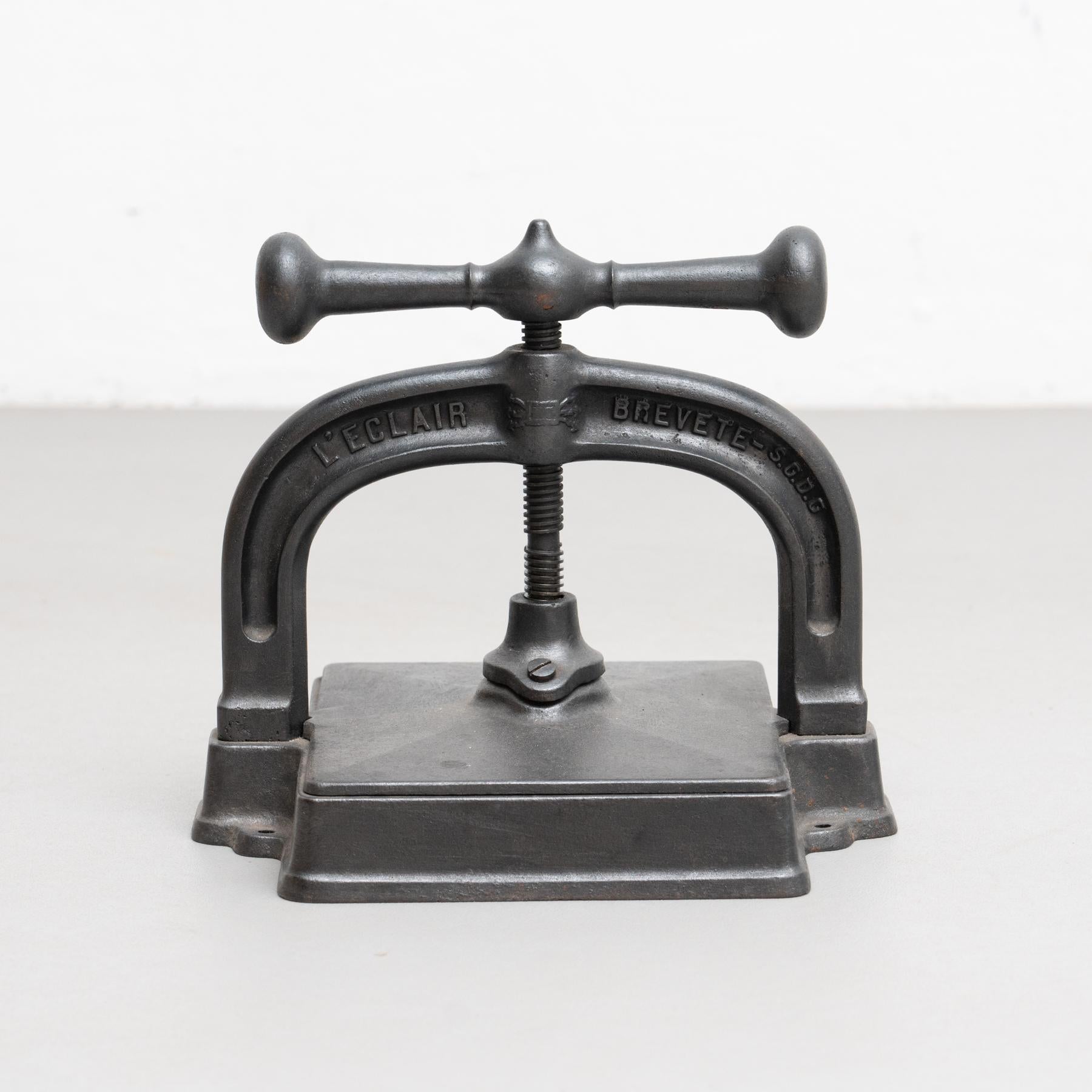 Vintage rustic rotating metal paper printing press tool.

By unknown manufacturer France circa 1900.

In original condition, with minor wear consistent with age and use, preserving a beautiful patina.

Materials:
Metal.
 
