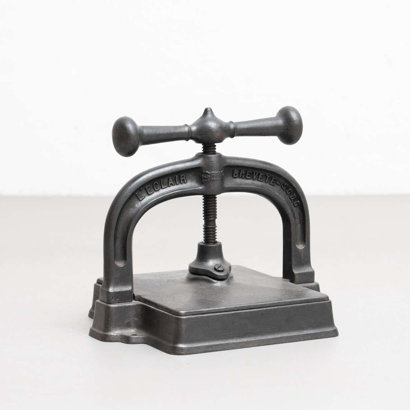 Metà XX secolo Pressa da stampa francese in metallo vintage, circa 1930 in vendita