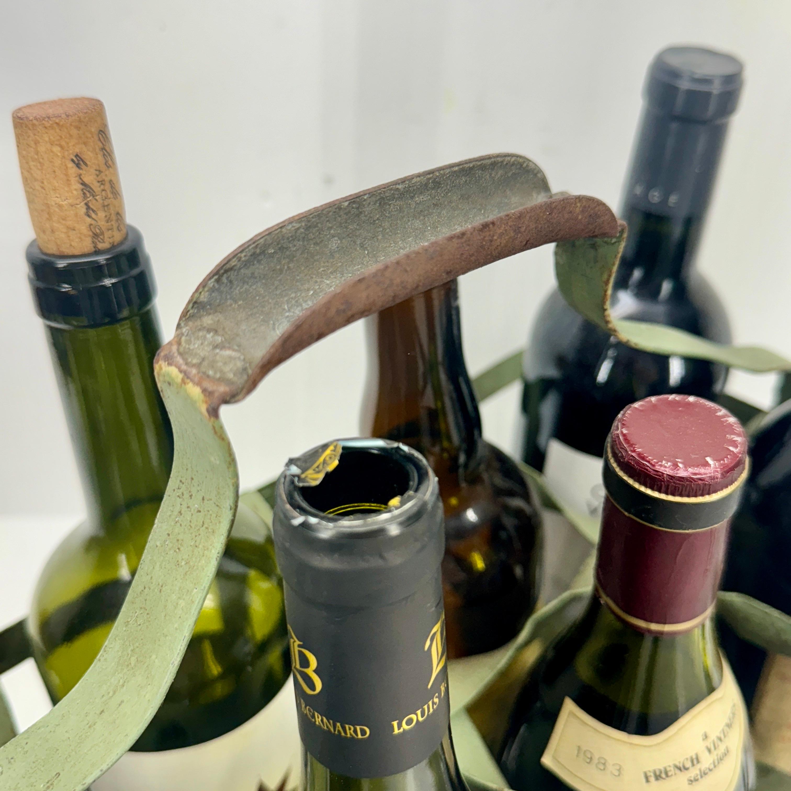 Portabotellas vintage francés de metal para vino y licor Moderno de mediados de siglo