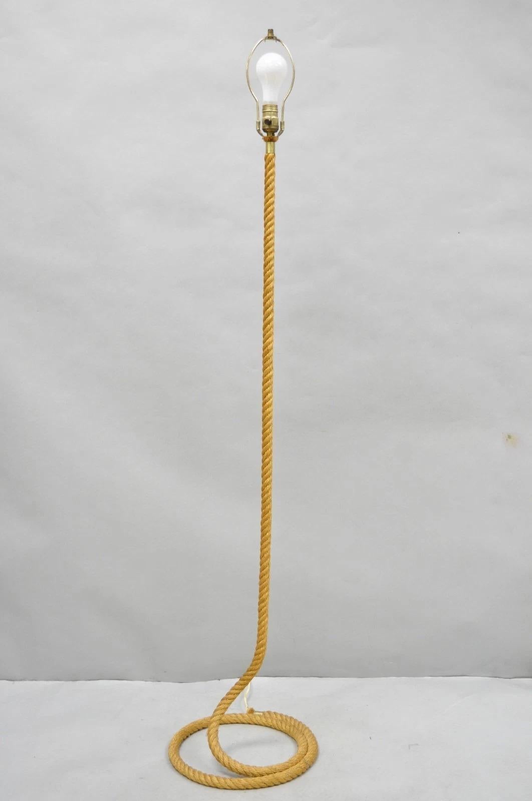 Lámpara de pie vintage francesa de mediados del siglo XX Audoux Minet Style Coil Lasso Rope en venta 7