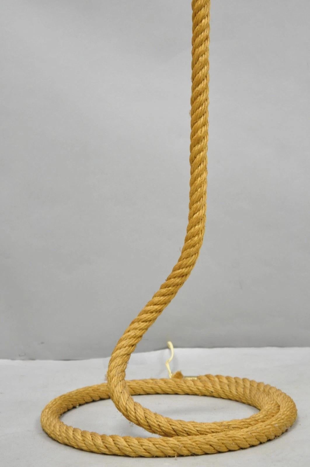 Lámpara de pie vintage francesa de mediados del siglo XX Audoux Minet Style Coil Lasso Rope Moderno de mediados de siglo en venta