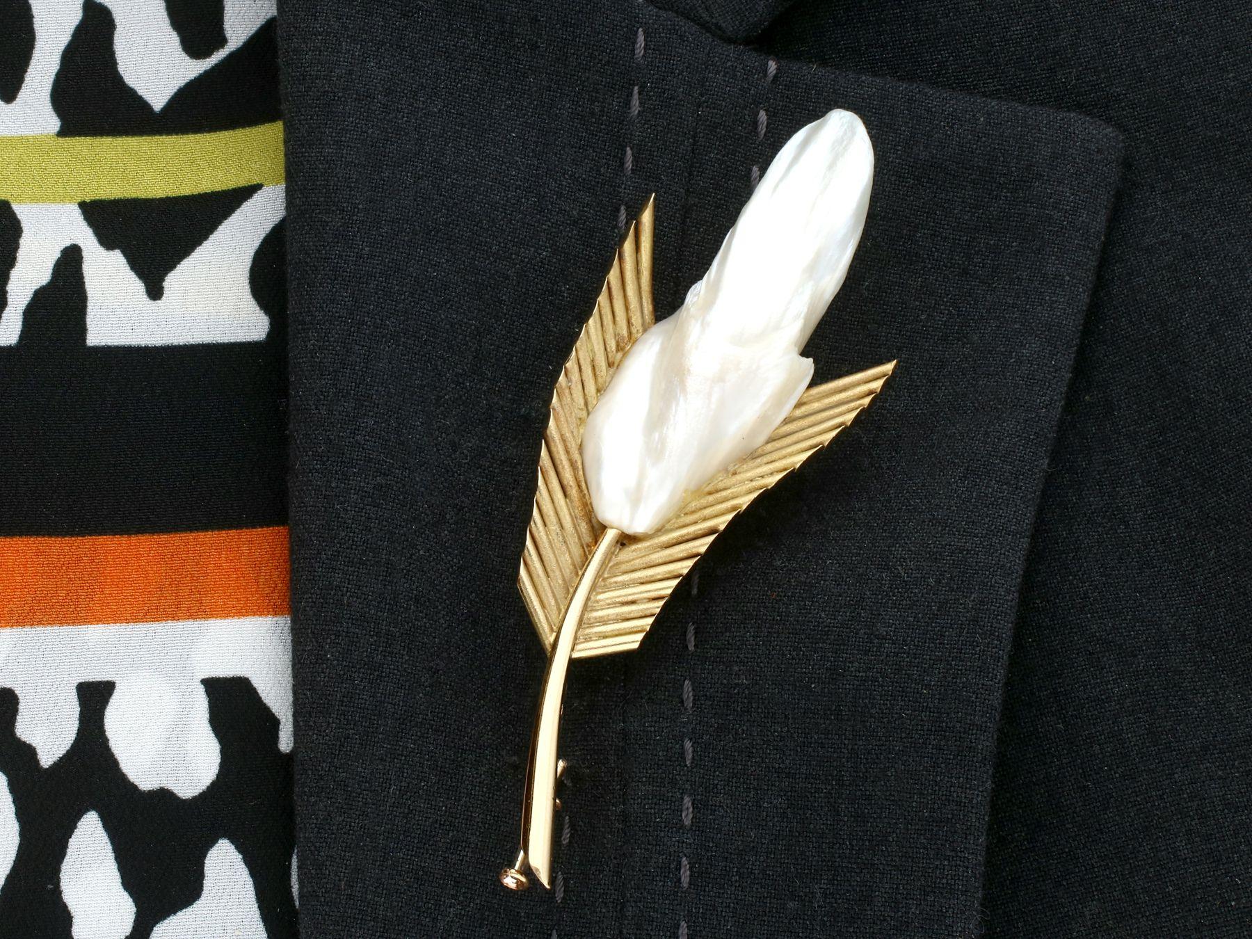 Women's or Men's Vintage French Mississippi River Pearl Yellow Gold Feather Brooch, 1950 For Sale