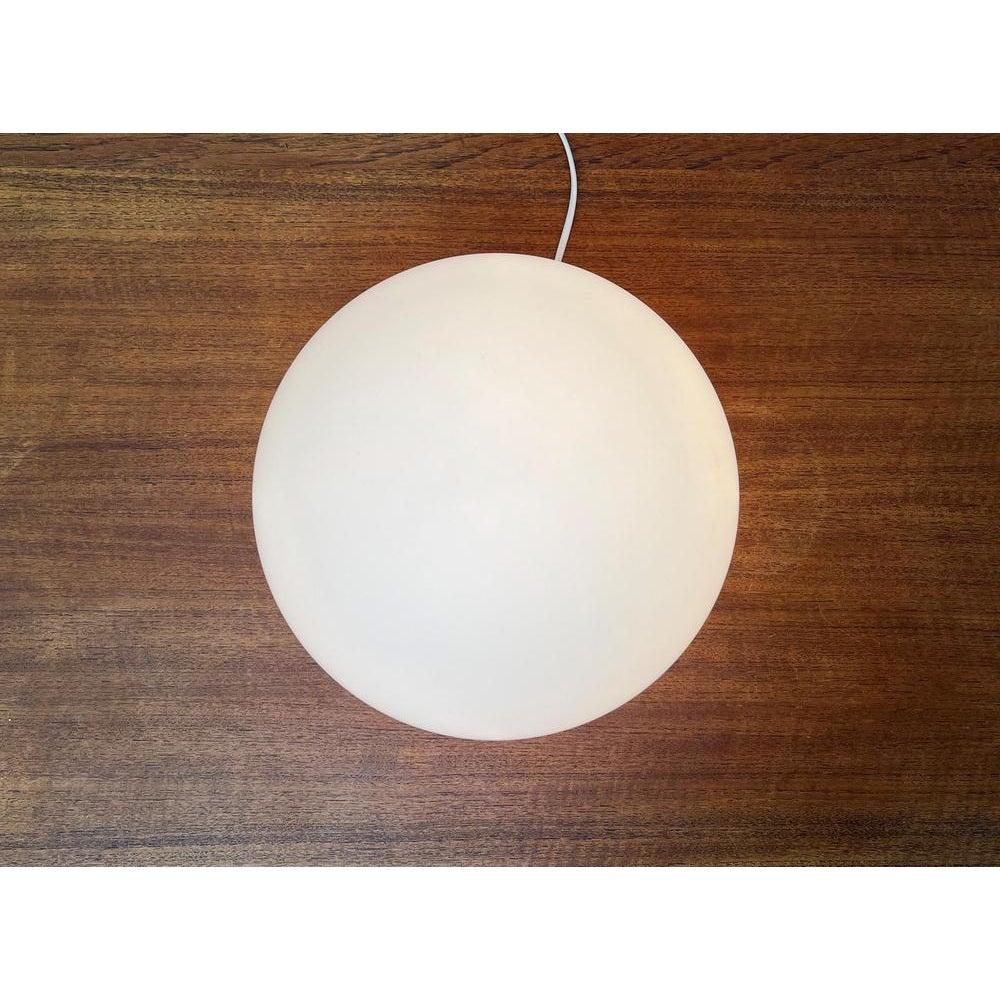 XX secolo Lampada da tavolo francese vintage in vetro a forma di uovo Dum Dum di SCE, anni '80 in vendita