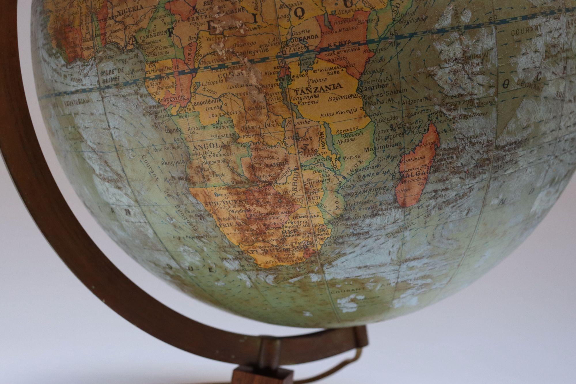 Vintage French Modern Illuminated Glass Globe Terrestre by Girard et Barrère For Sale 7