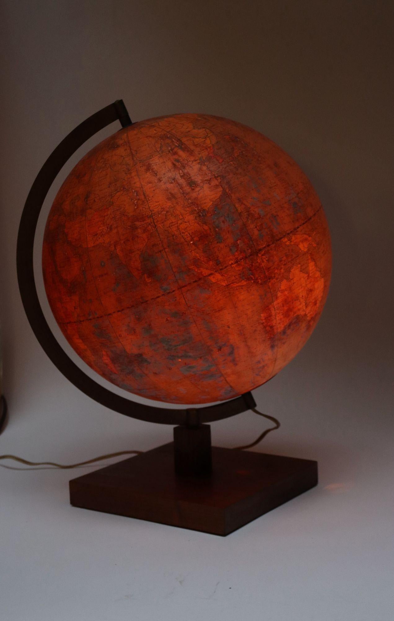 Vintage French Modern Illuminated Glass Globe Terrestre by Girard et Barrère In Good Condition For Sale In Brooklyn, NY