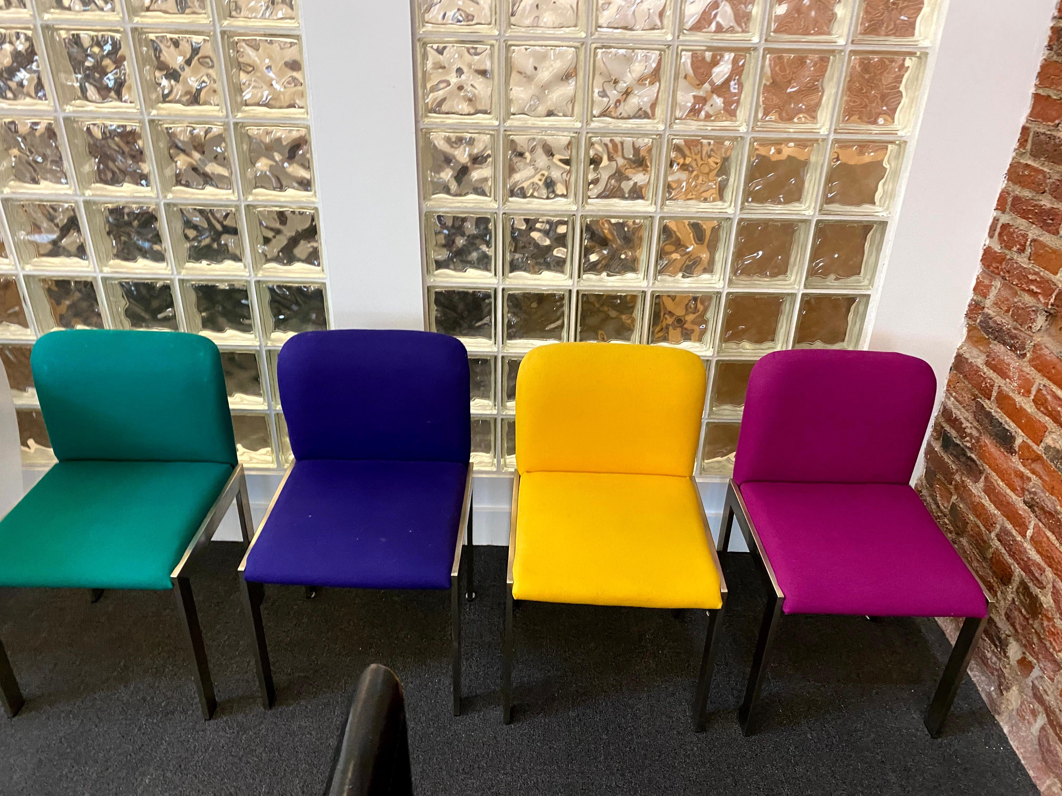 Vintage Französisch Modern Pierre Paulin zugeschrieben gepolsterte Stühle - Satz von 4 (Handgefertigt) im Angebot
