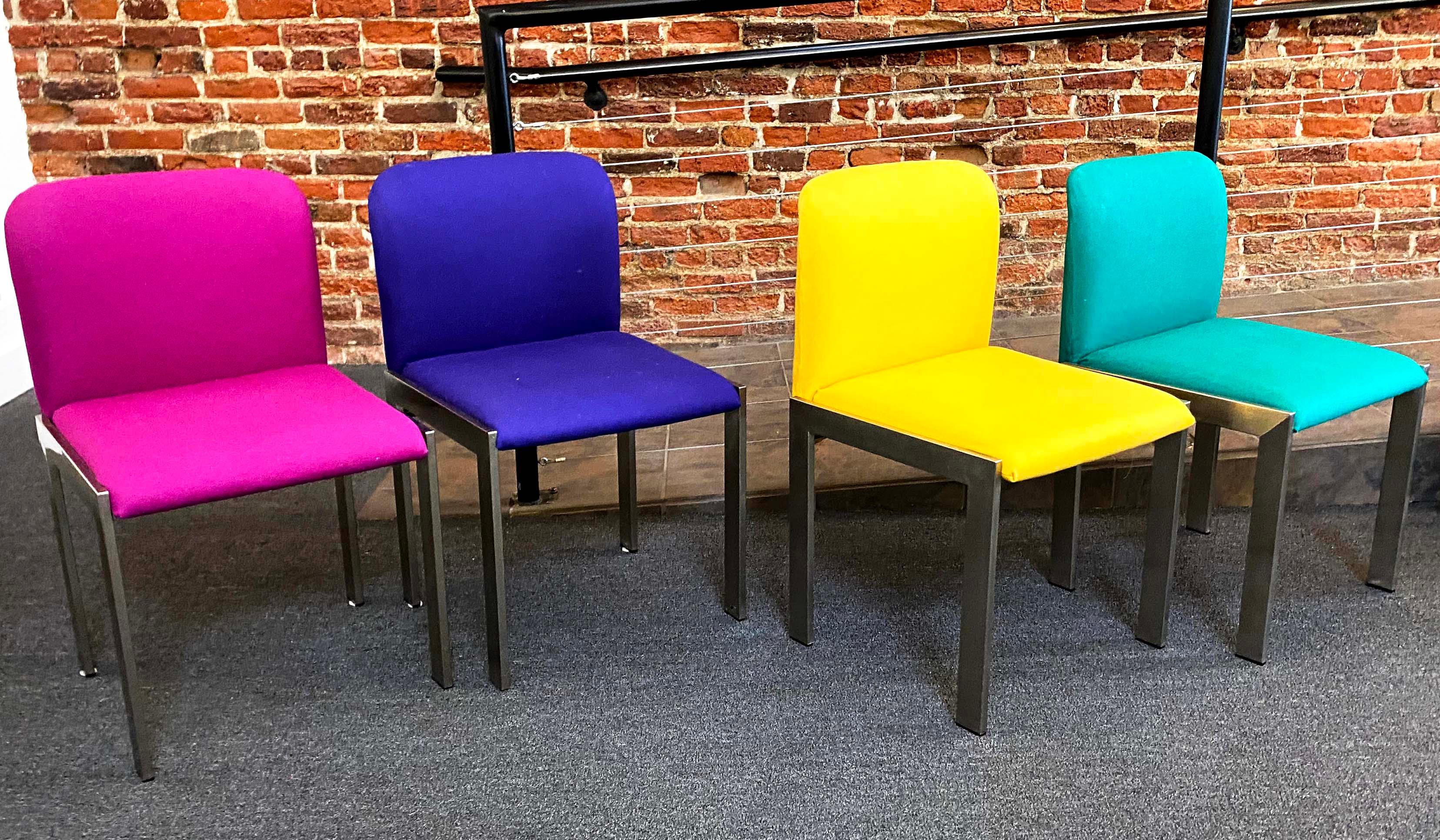 Vintage Französisch Modern Pierre Paulin zugeschrieben gepolsterte Stühle - Satz von 4 im Zustand „Gut“ im Angebot in Sheridan, CO