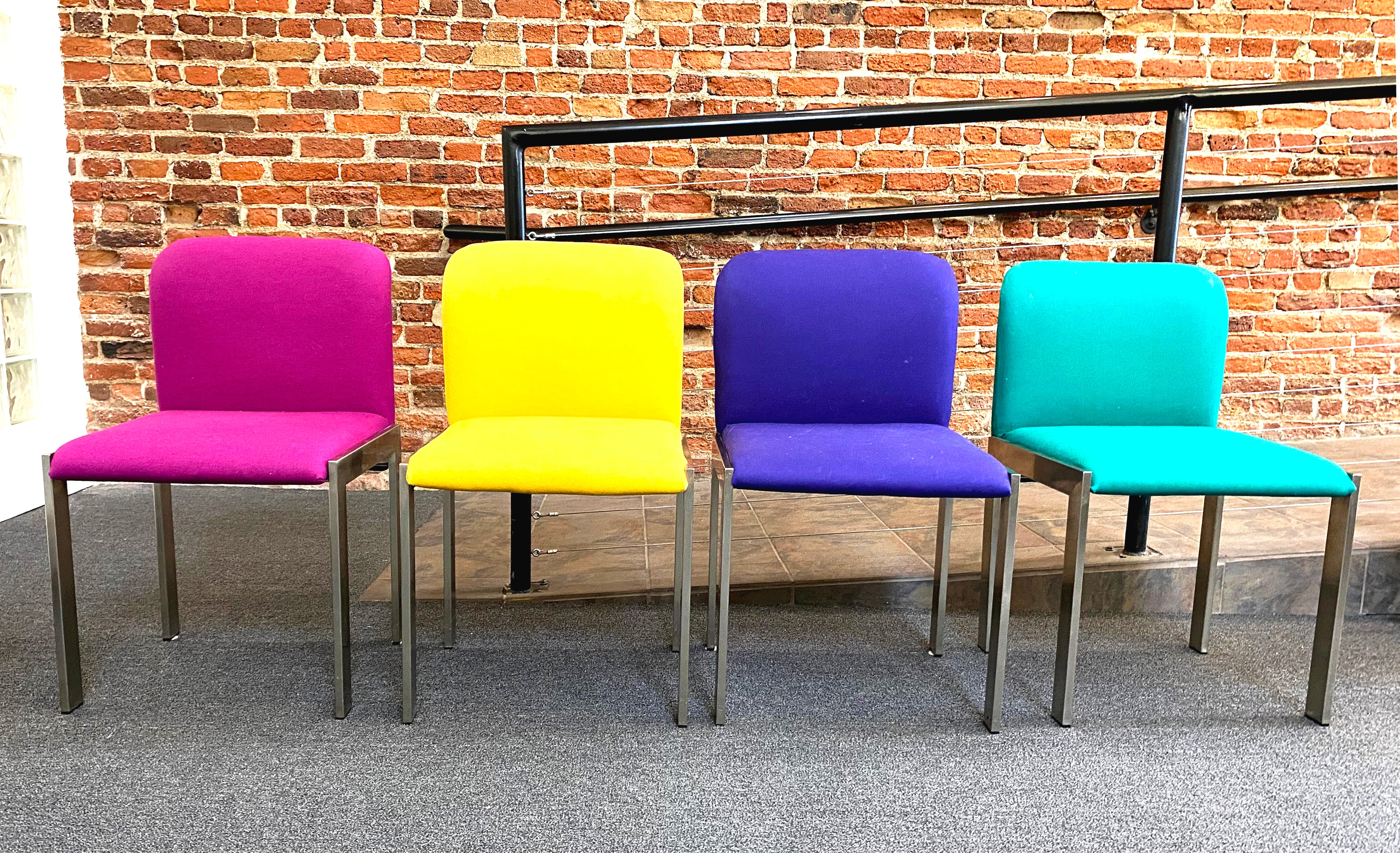Vintage Französisch Modern Pierre Paulin zugeschrieben gepolsterte Stühle - Satz von 4 im Angebot