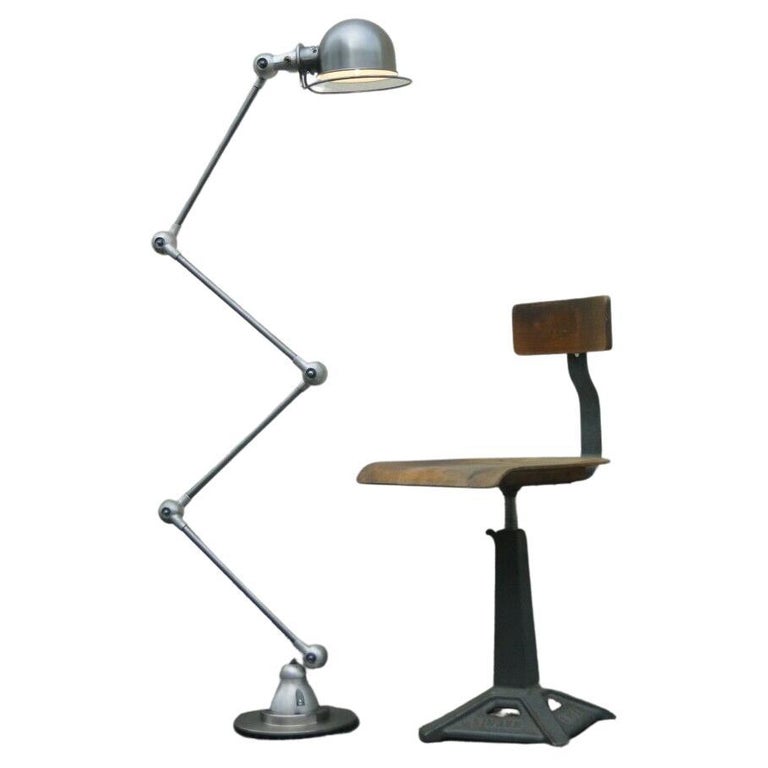 4 arms JIELDE lamp brushed- reading lamp - French industrial lamp

Designed by Jean-Louis Domecq in the early 1950s

ORIGINAL Jielde lamp, professionally restored in our workshop

The inside of the shade is coated with heat-resistant