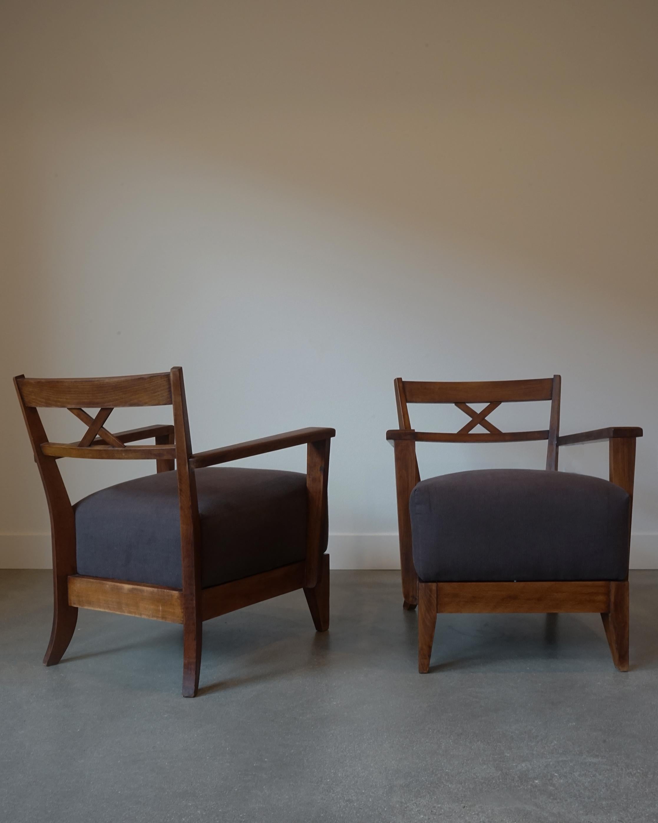 Vintage French Modernist Oak Lounge Chairs, 1940's, Belgian Linen Upholstery, 2 For Sale 1