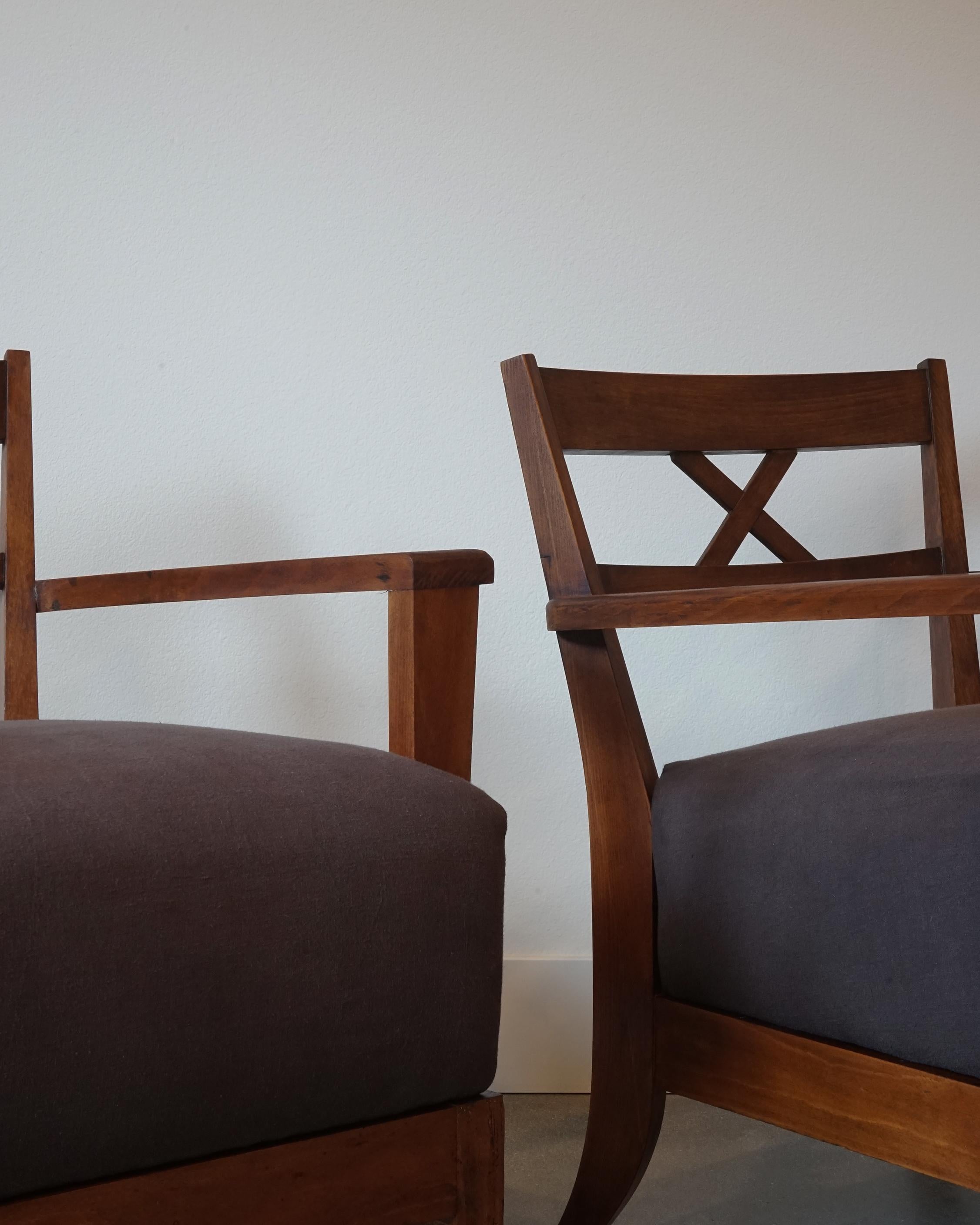 Vintage French Modernist Oak Lounge Chairs, 1940's, Belgian Linen Upholstery, 2 For Sale 2