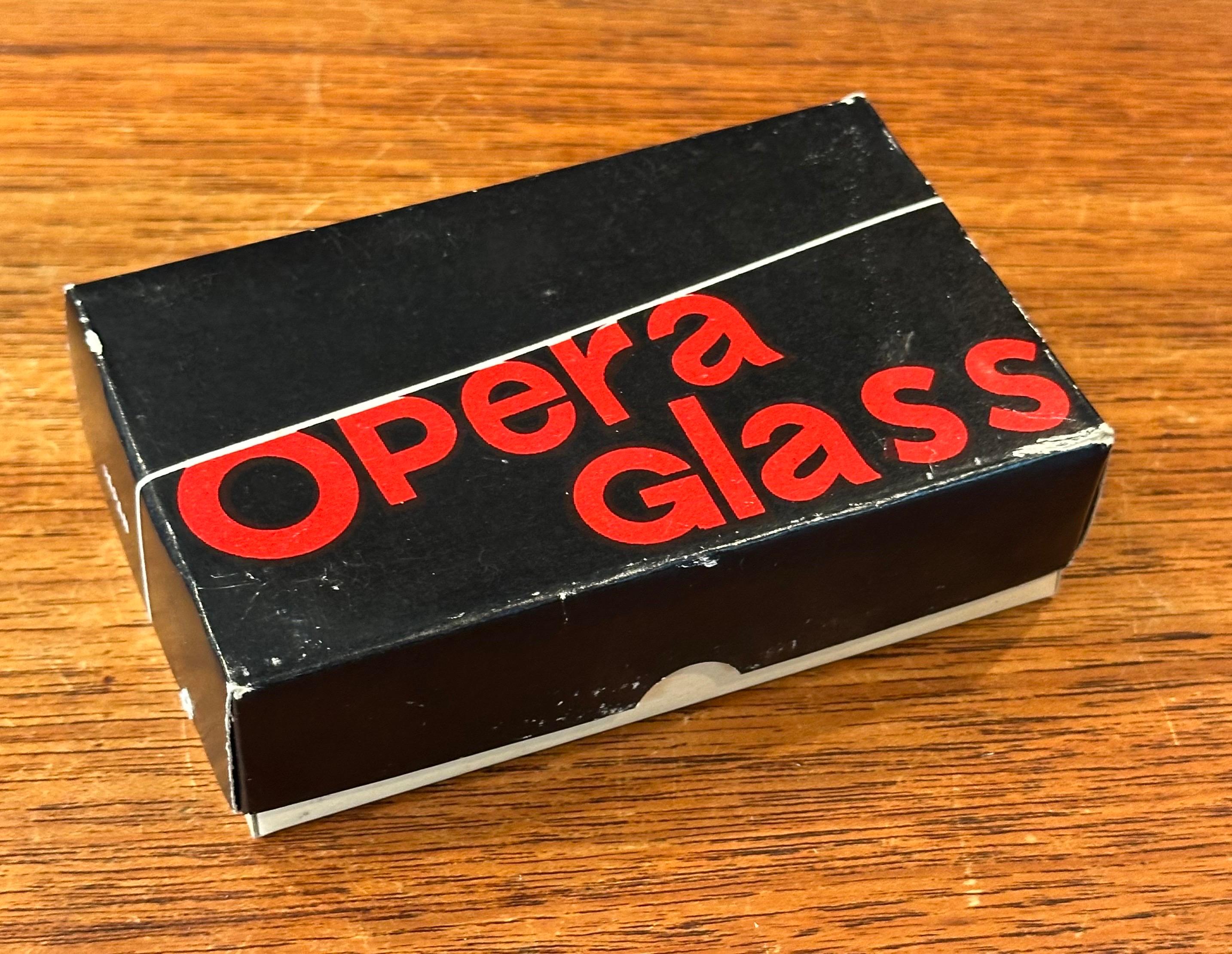 Bicchieri da opera francesi d'epoca in ottone e madreperla di Chevalier Paris in vendita 4