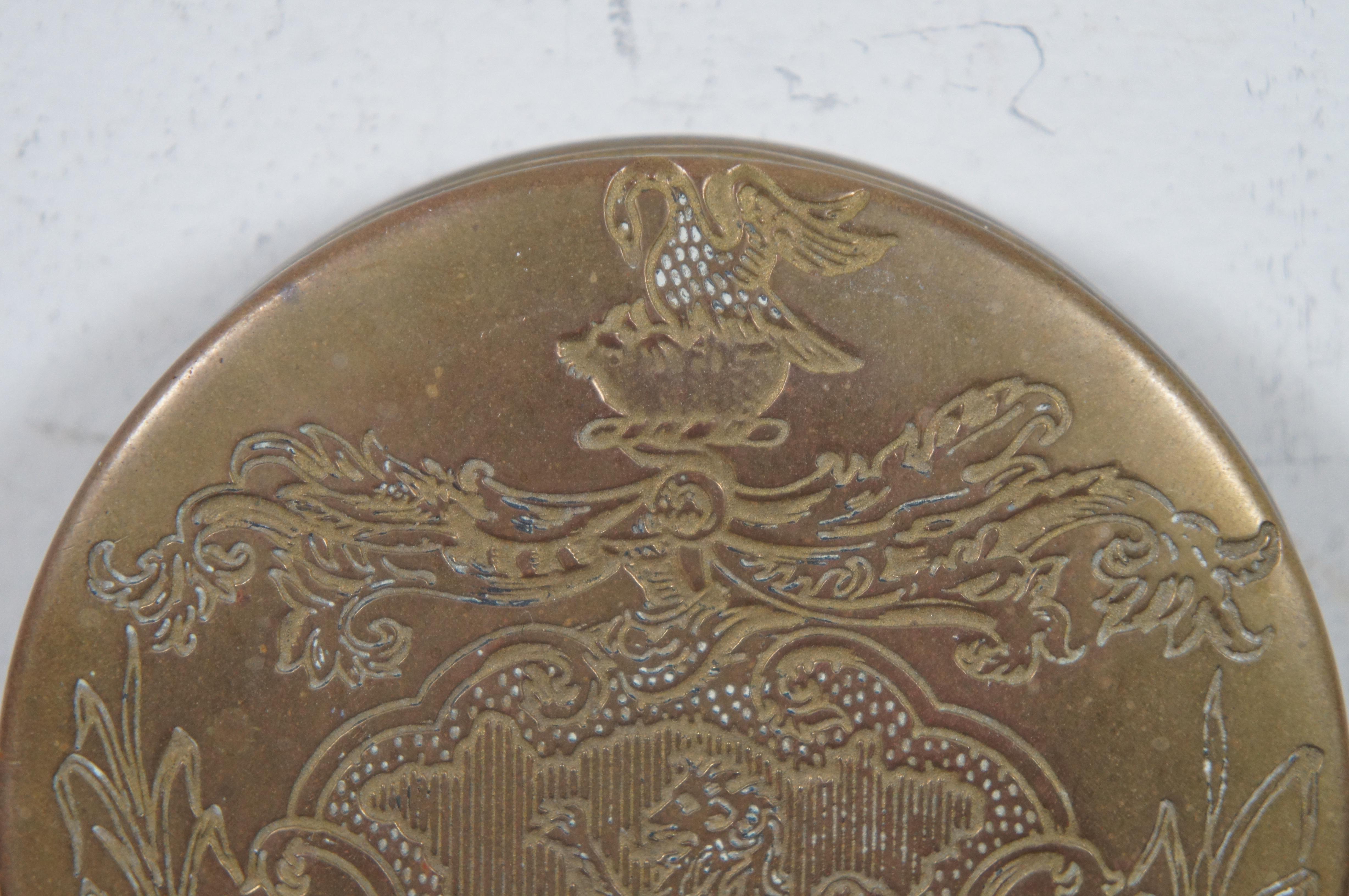 Vintage French Mottahedeh WM Adaptation Round Brass Lion Passant Snuff Box For Sale 4