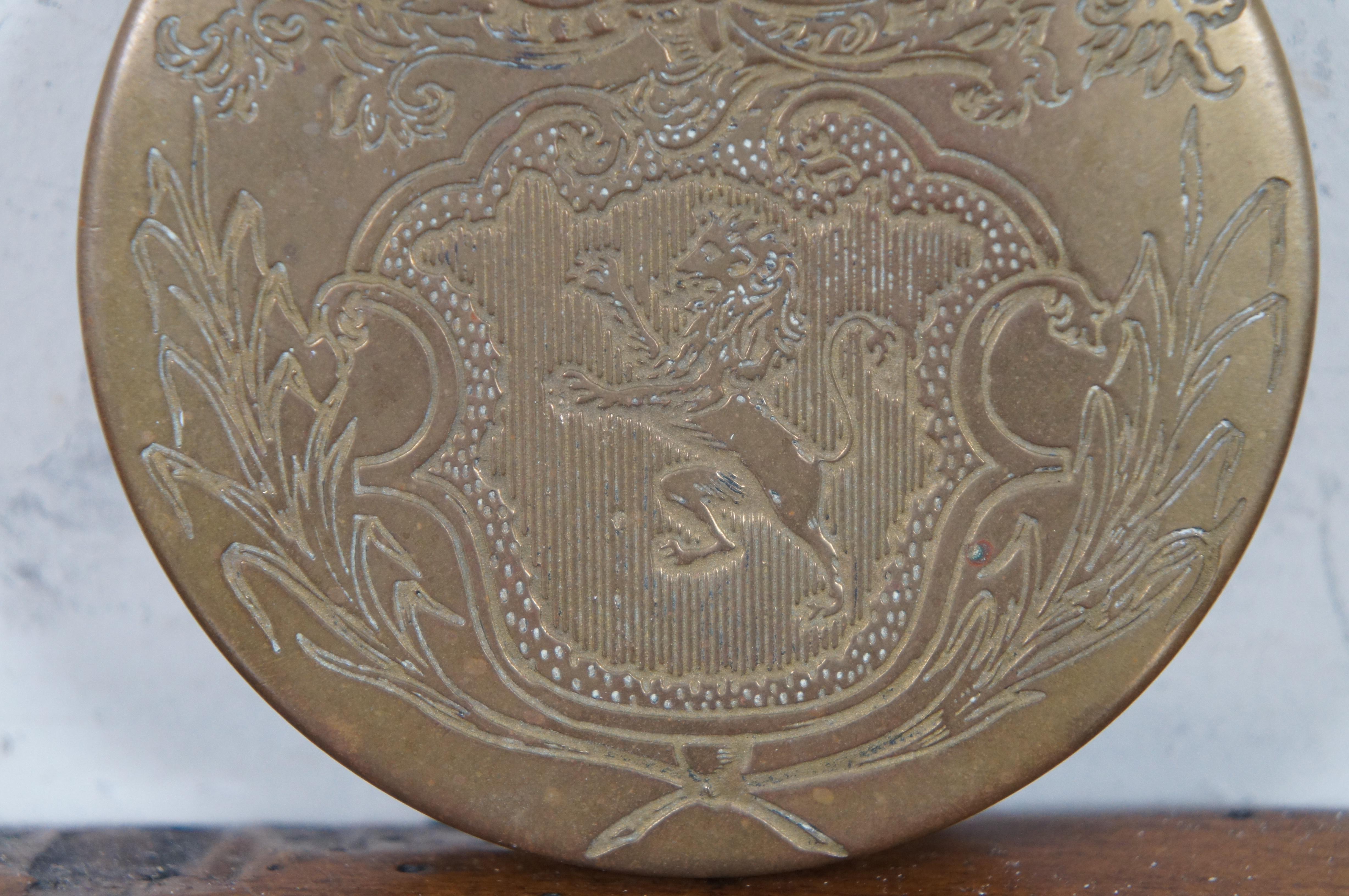 Vintage French Mottahedeh WM Adaptation Round Brass Lion Passant Snuff Box For Sale 5