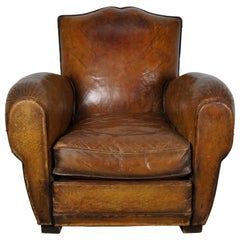 Fauteuil club français vintage en cuir couleur cognac à dossier moustache:: 1940s