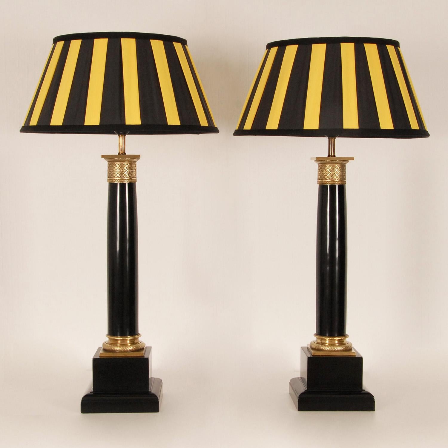 Very tall French gilt bronze and faux black marble table lamps
Design in the manner of Chapman, Frederick Cooper, Edward Caldwell, Henredon
Style Empire, Neoclassical, Napoleonic in the E. F. Caldwell style
Material: bronze and heavy solid acrylic