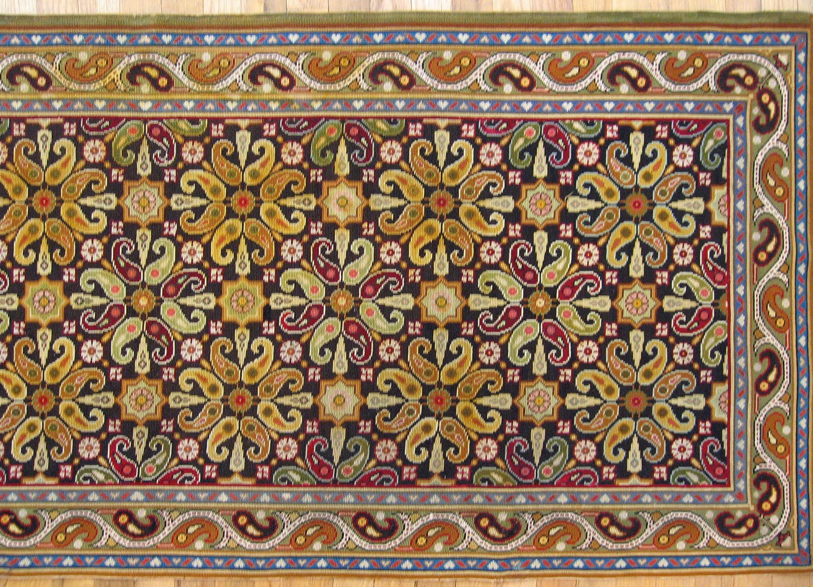 Französischer Nadelspitze-Teppich im Vintage-Stil, in kleinem Größe, mit Paisley-Design (Handgewebt) im Angebot