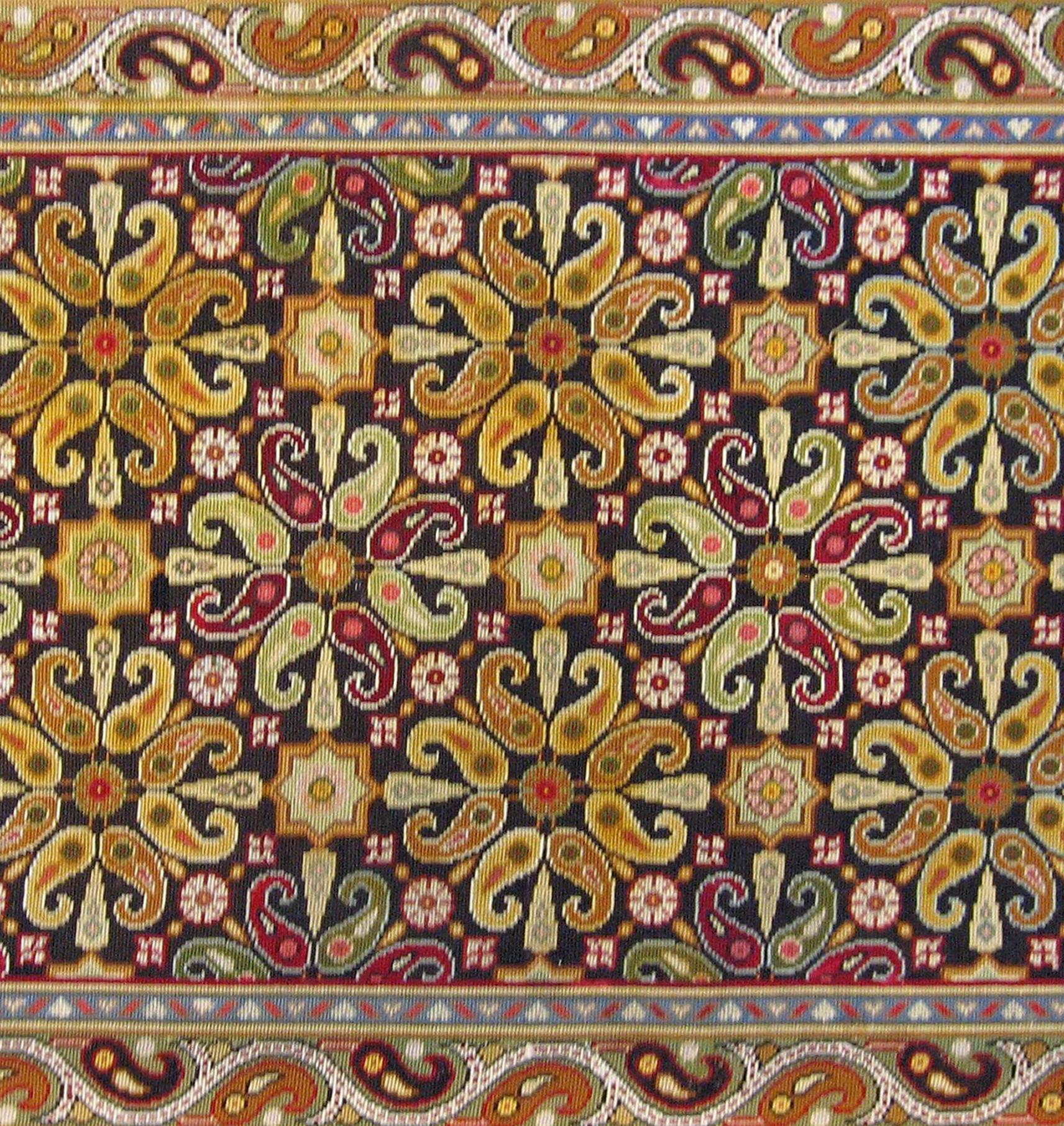 Französischer Nadelspitze-Teppich im Vintage-Stil, in kleinem Größe, mit Paisley-Design im Zustand „Gut“ im Angebot in New York, NY