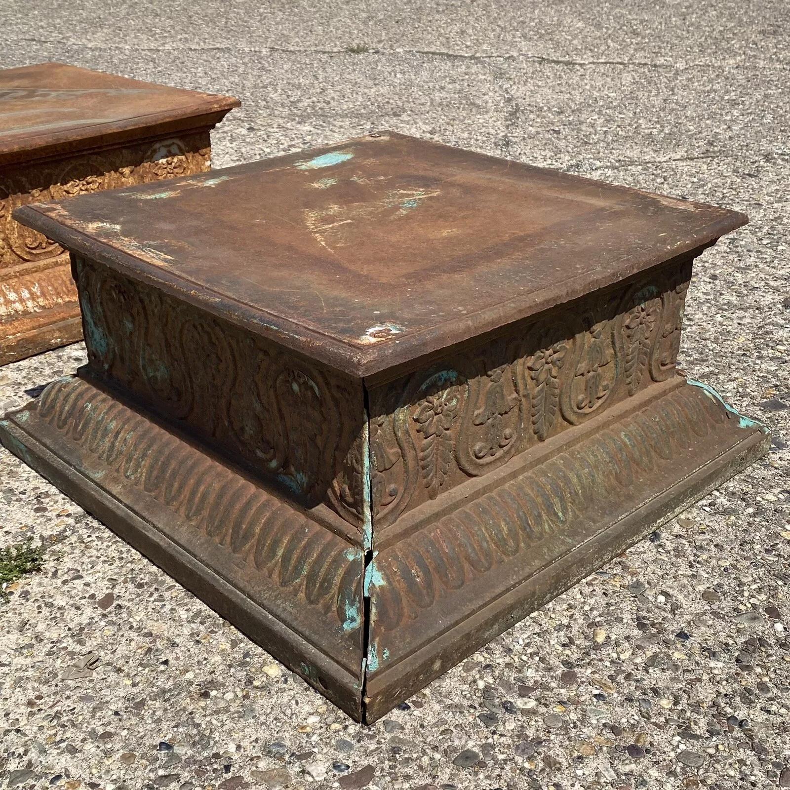 Vintage Francés Neoclásico Hierro Fundido Gran Cuadrado Bajo Jardín Pedestal Base Par en venta 6