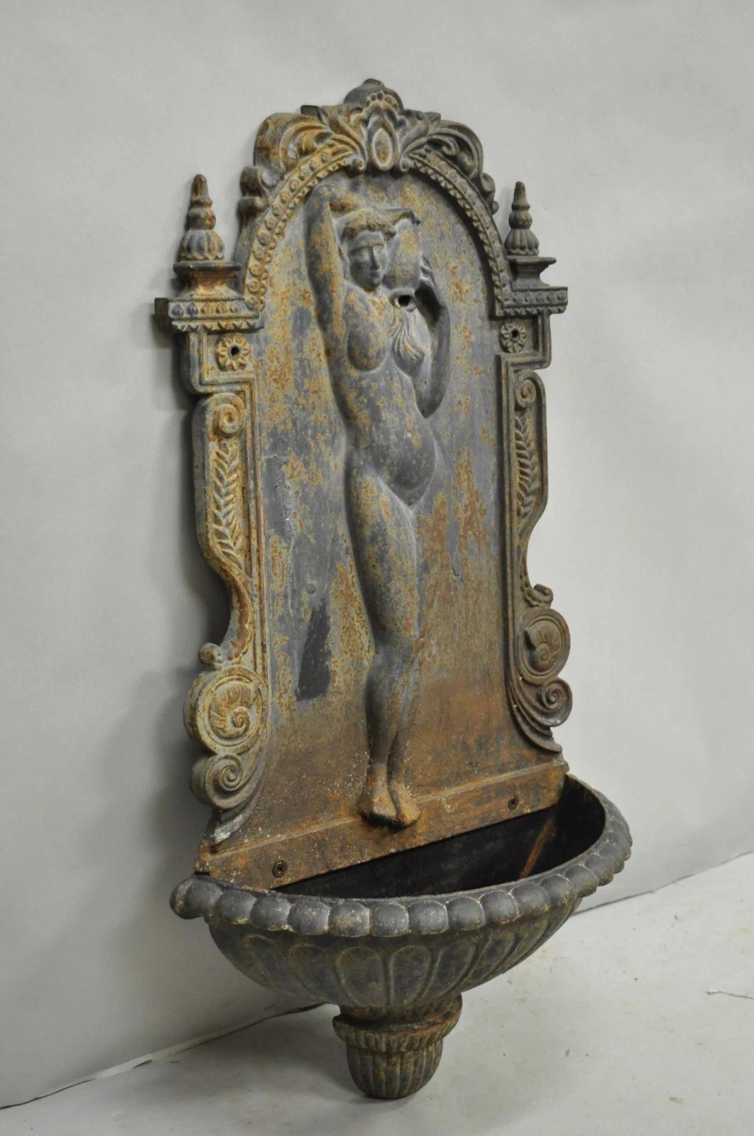 Fontaine de jardin murale en fonte, vierge nue, de style néoclassique français vintage en vente 2