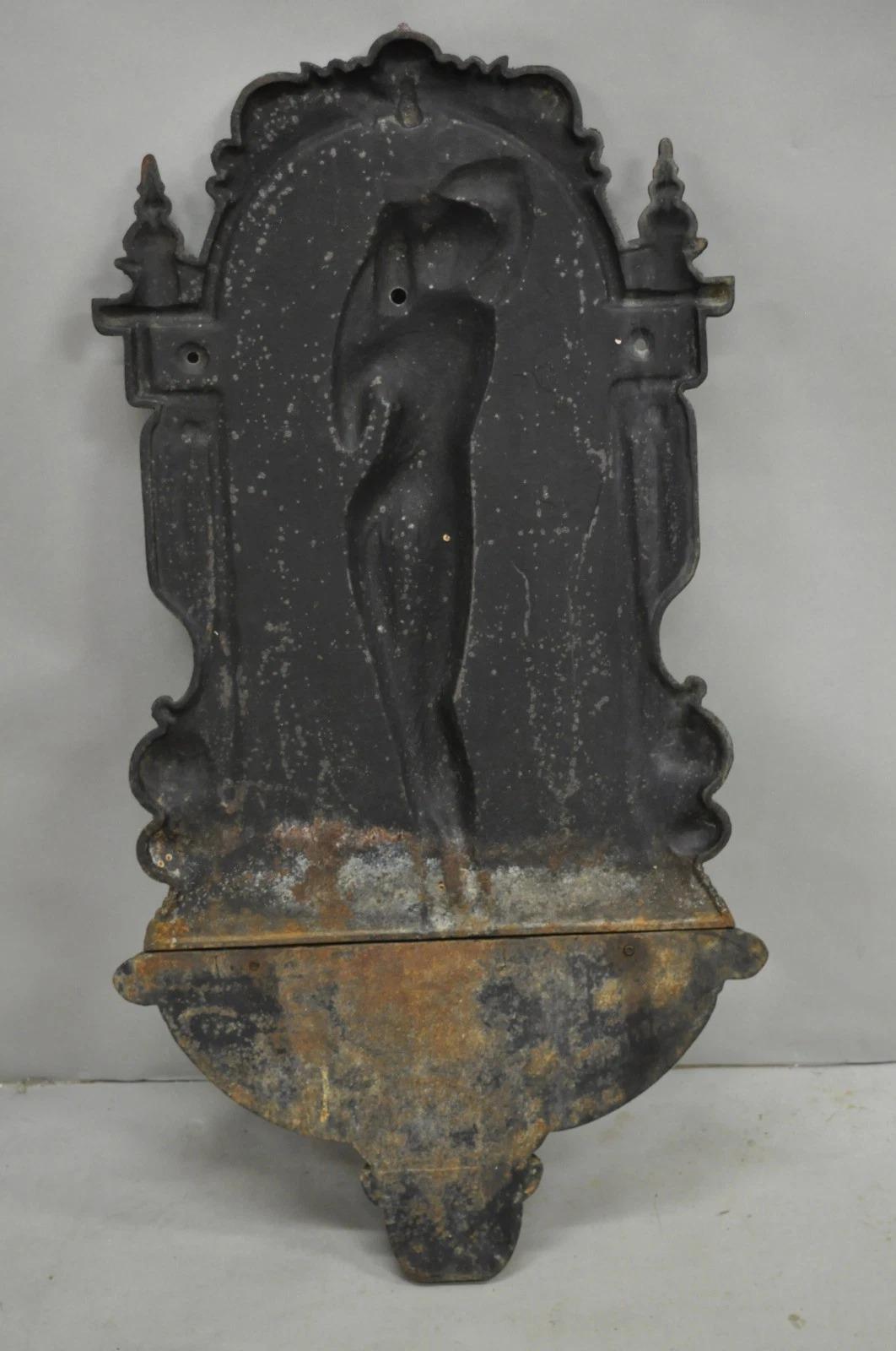 Fontaine de jardin murale en fonte, vierge nue, de style néoclassique français vintage en vente 1