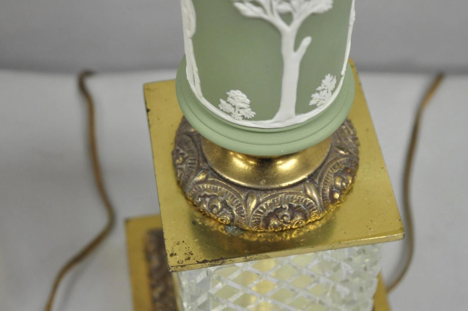 Pareja de lámparas de sobremesa neoclásicas francesas vintage de jaspe verde en venta 3