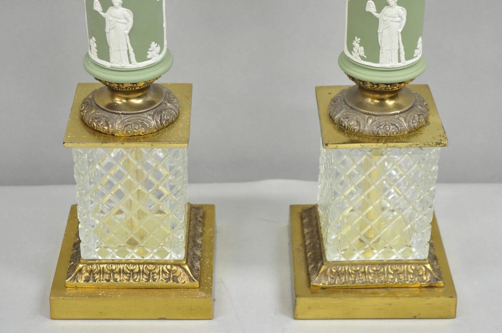 Pareja de lámparas de sobremesa neoclásicas francesas vintage de jaspe verde en venta 4