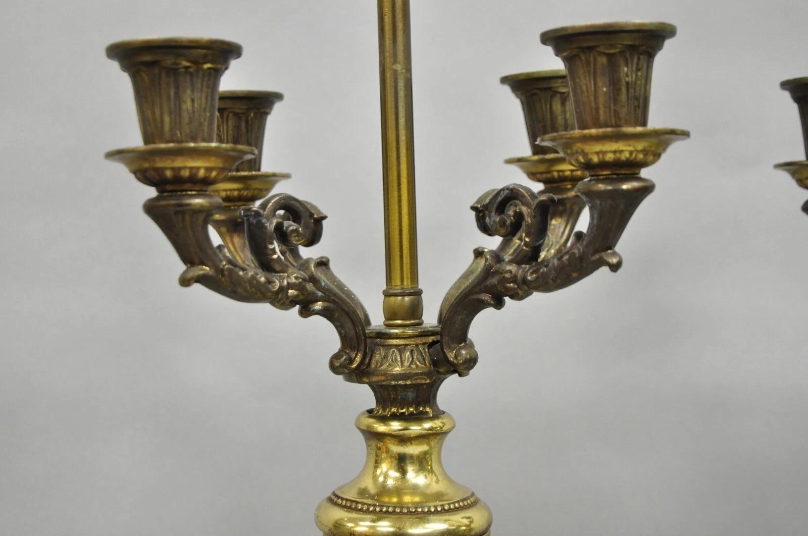 Pareja de lámparas de sobremesa neoclásicas francesas vintage de jaspe verde Metal en venta