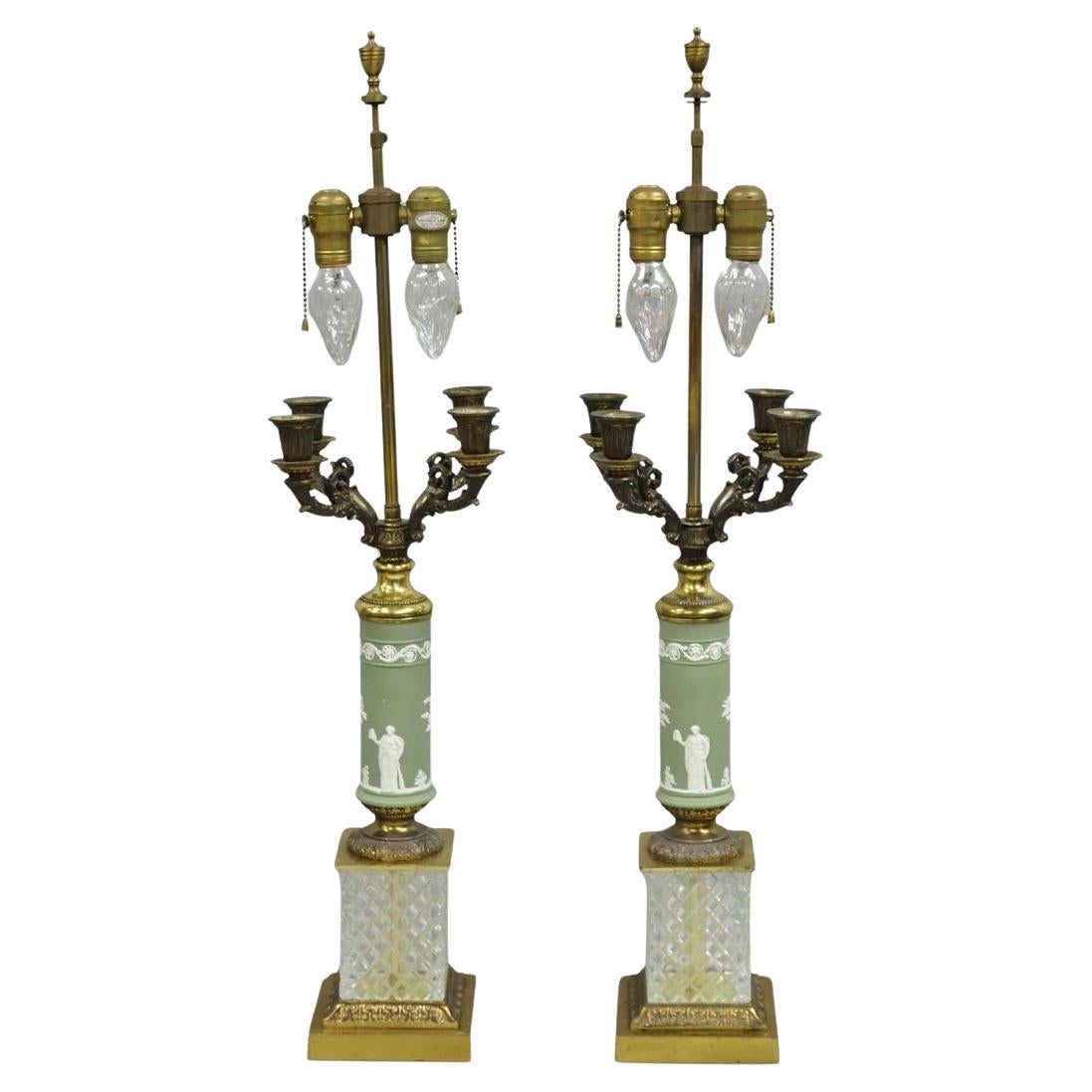 Pareja de lámparas de sobremesa neoclásicas francesas vintage de jaspe verde en venta