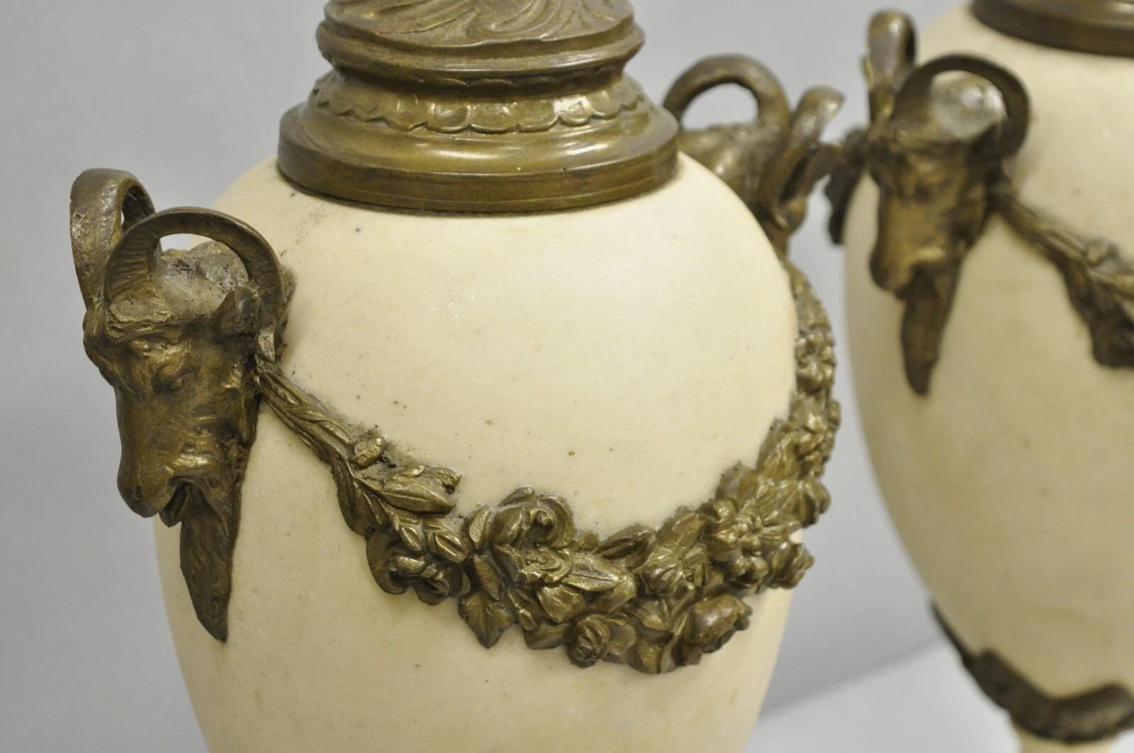 Vintage Französisch neoklassischen Marmor & Bronze Widderkopf Urne Cassolettes - ein Paar im Angebot 5