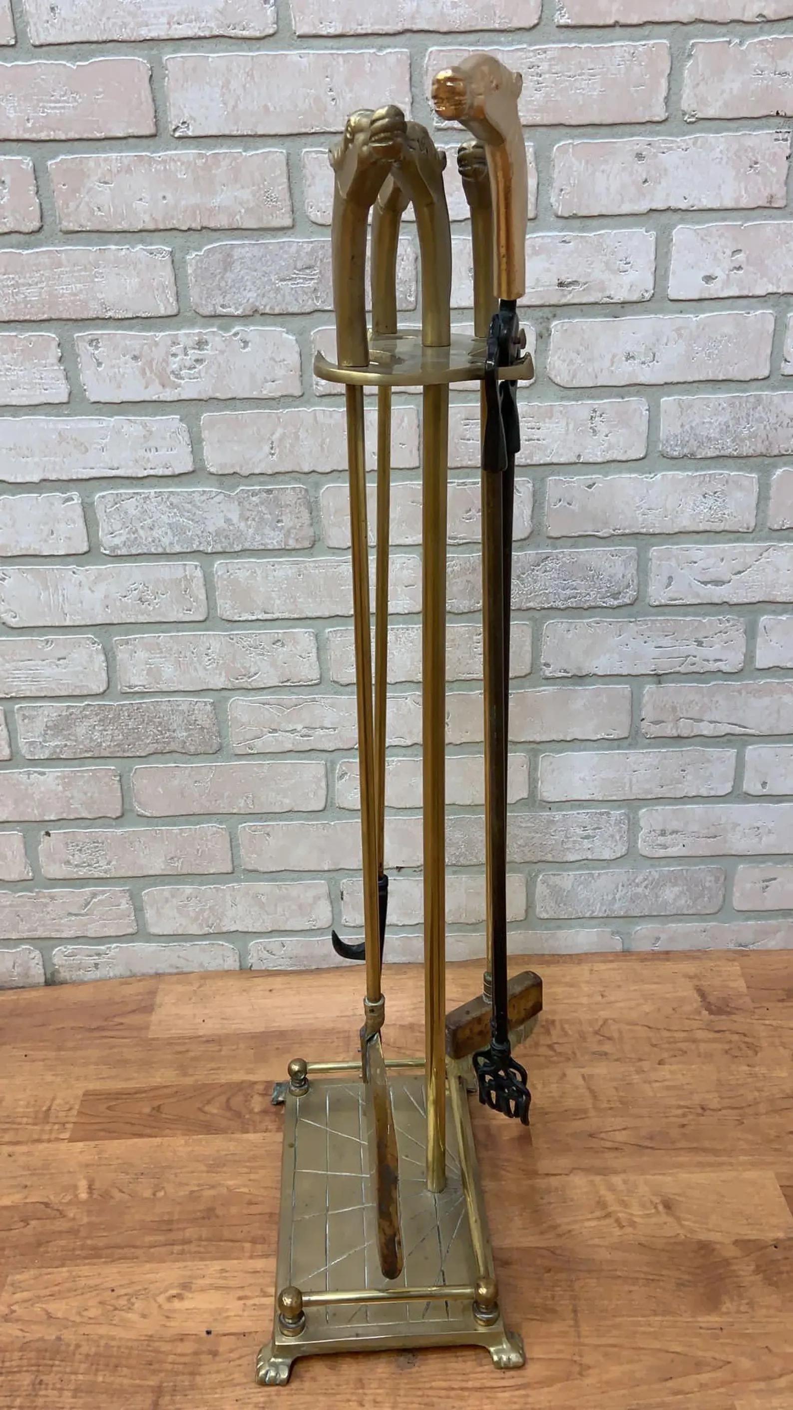 Outils de cheminée vintage de style néoclassique français en laiton à tête de cheval en vente 1