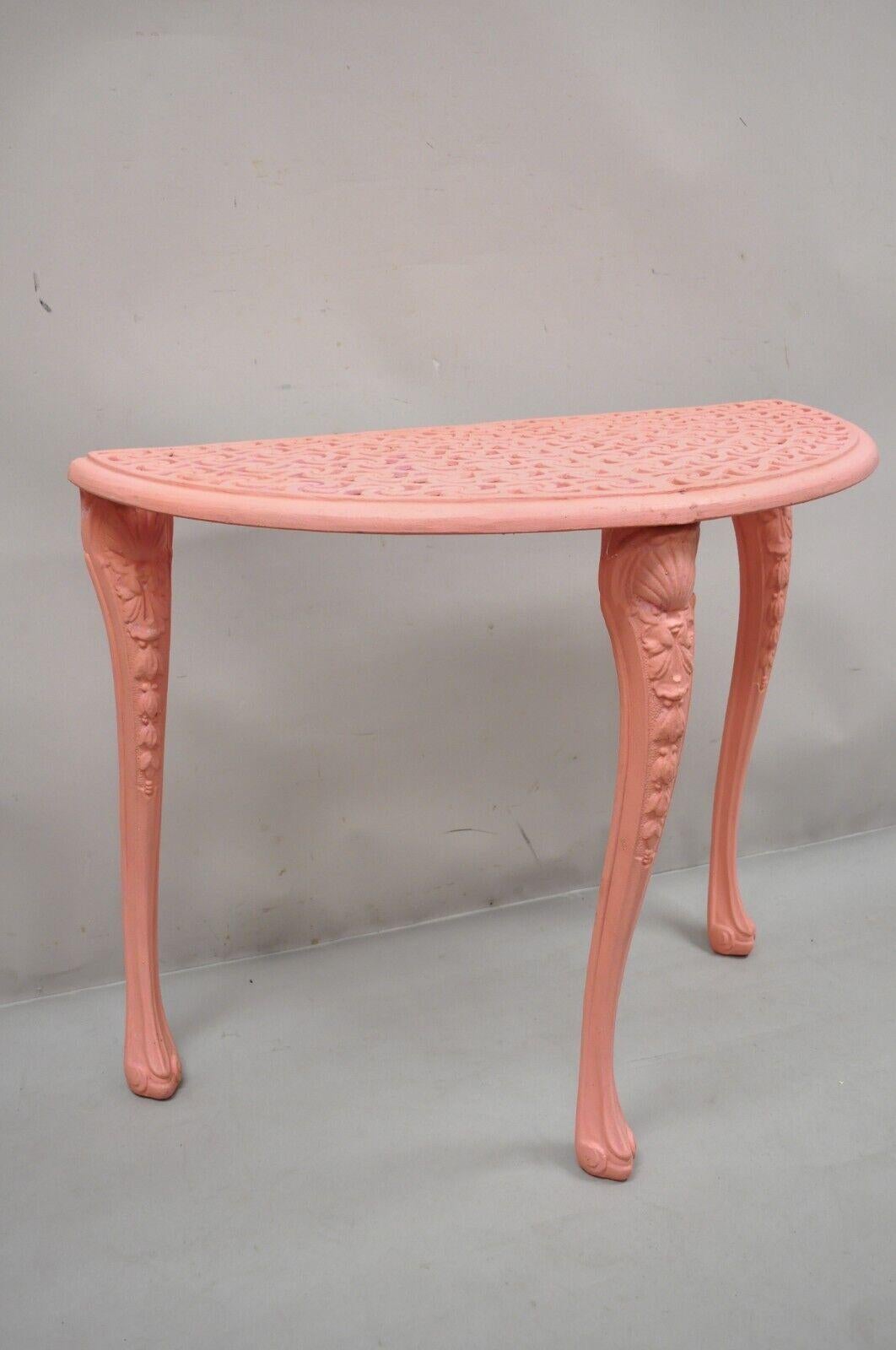 Table console demi-lune vintage de style néoclassique français en aluminium coulé rose en vente 5