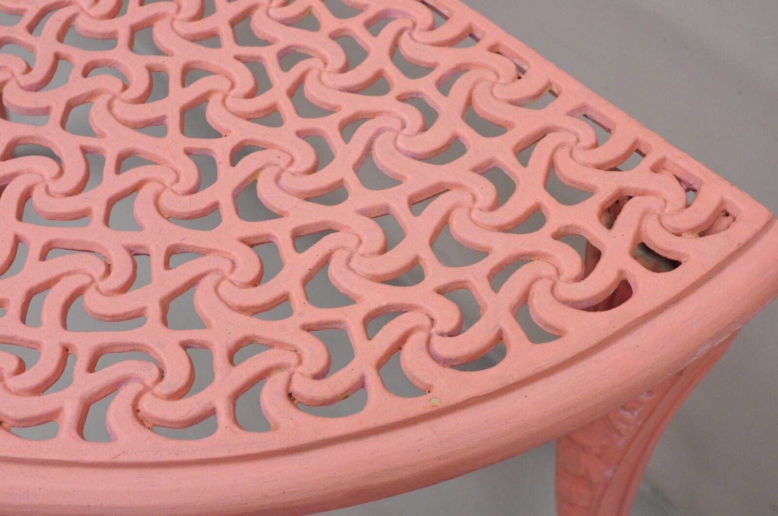 Table console demi-lune vintage de style néoclassique français en aluminium coulé rose en vente 1
