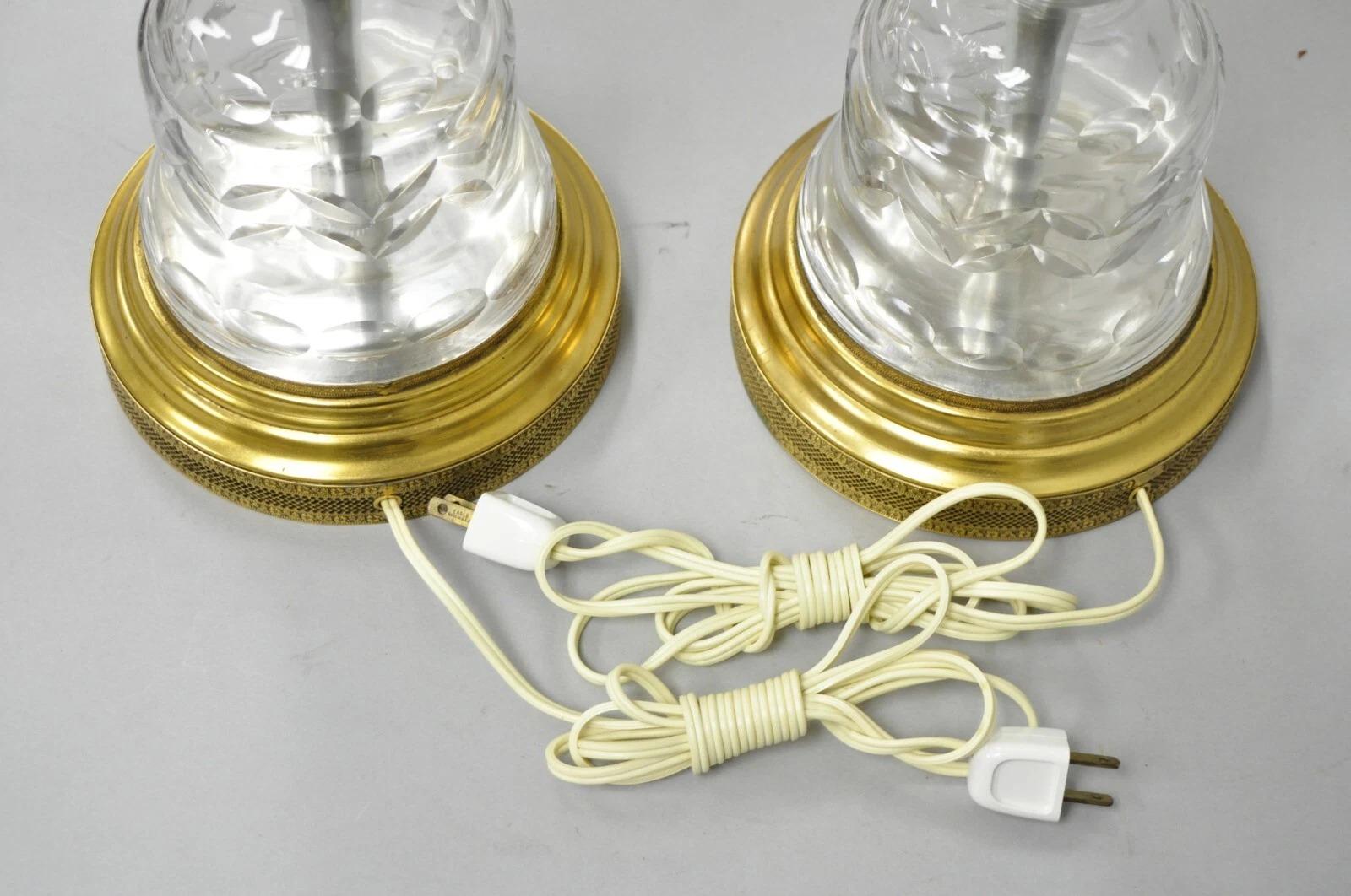 Lampe de table vintage en verre de style néoclassique français Attr. Marbro - une paire en vente 3