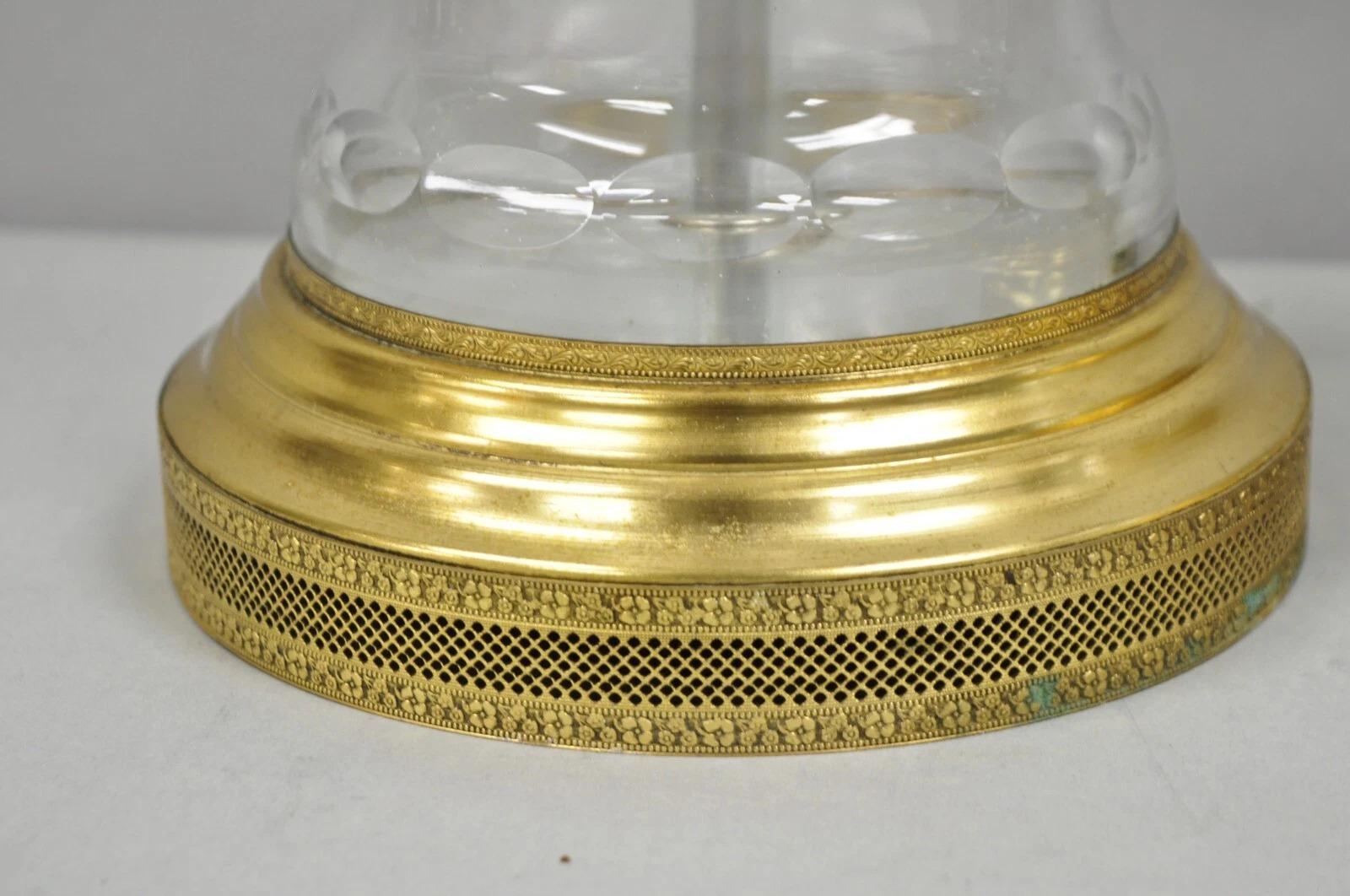 Lampe de table vintage en verre de style néoclassique français Attr. Marbro - une paire en vente 4