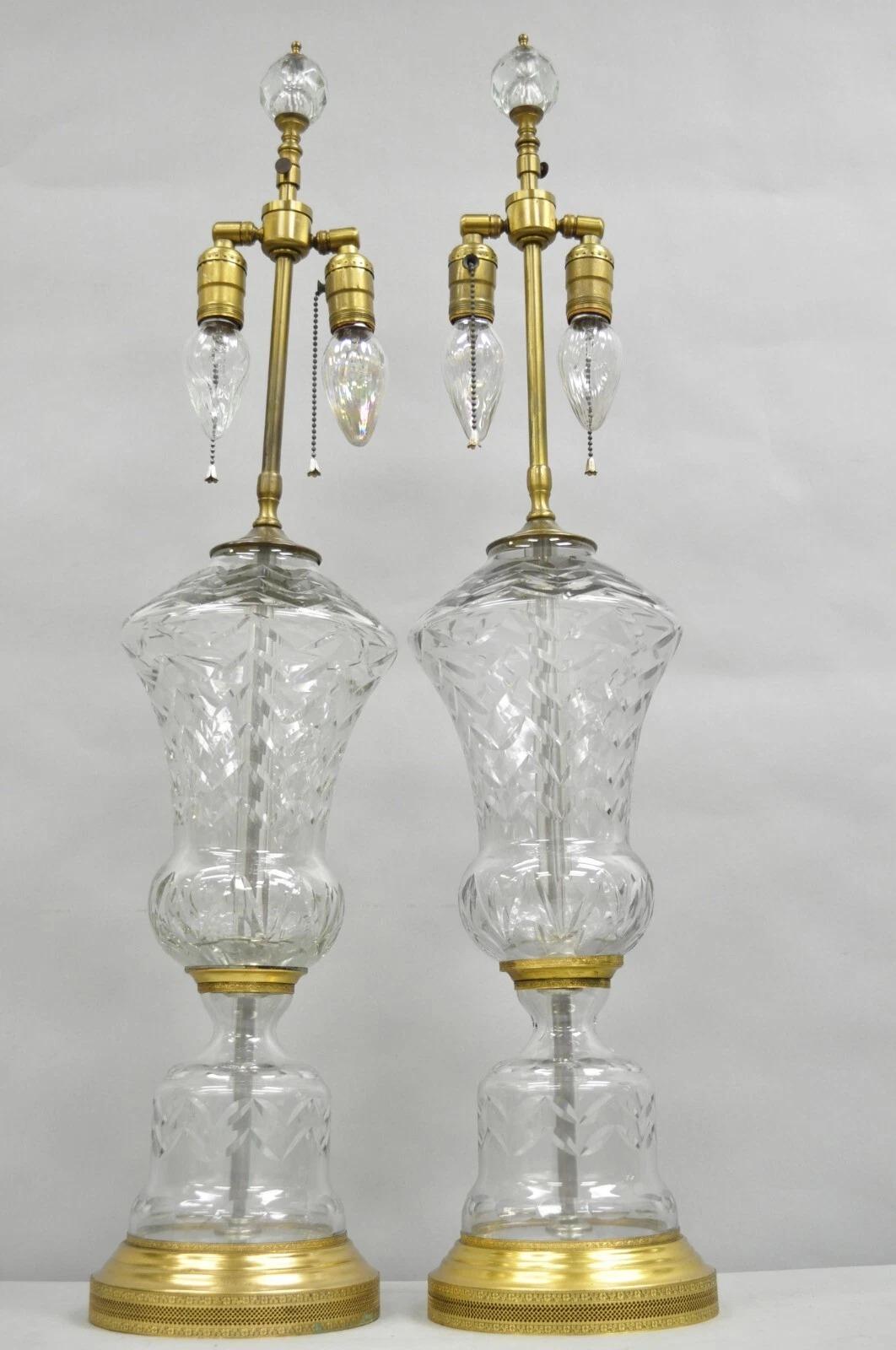 Lampe de table vintage en verre de style néoclassique français Attr. Marbro - une paire en vente 5
