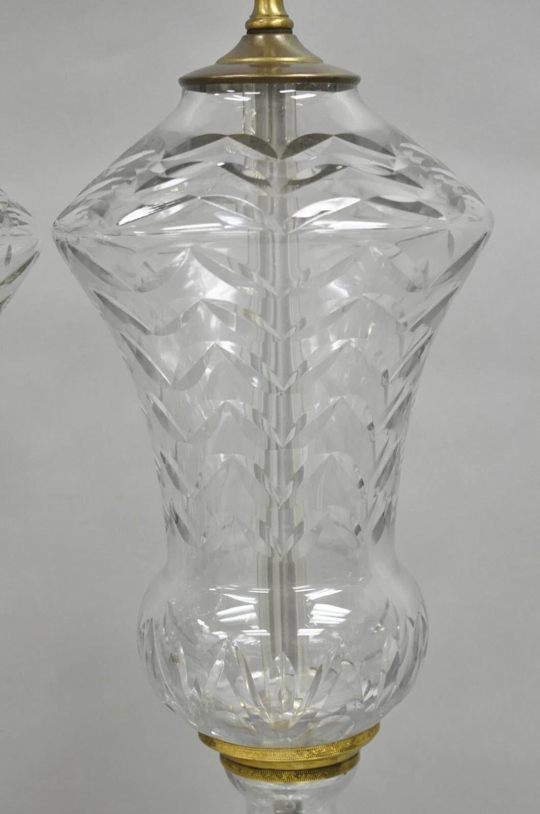 Lampe de table vintage en verre de style néoclassique français Attr. Marbro - une paire Bon état - En vente à Philadelphia, PA