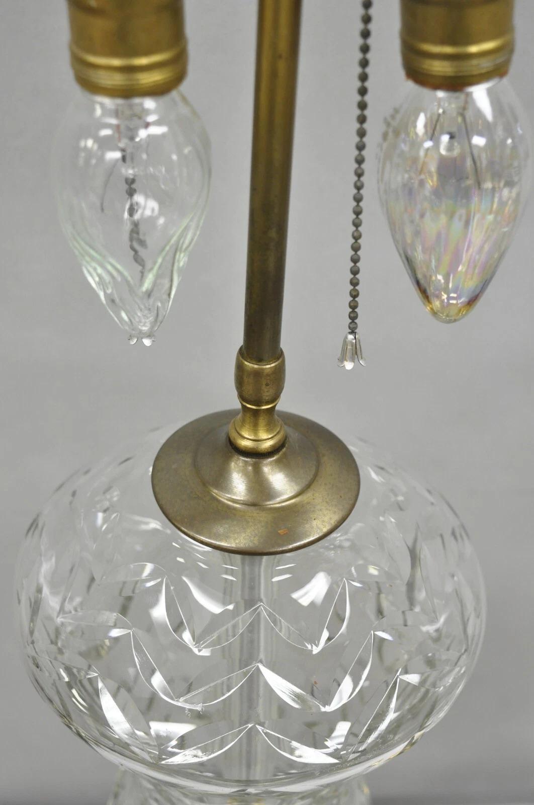Lampe de table vintage en verre de style néoclassique français Attr. Marbro - une paire en vente 1